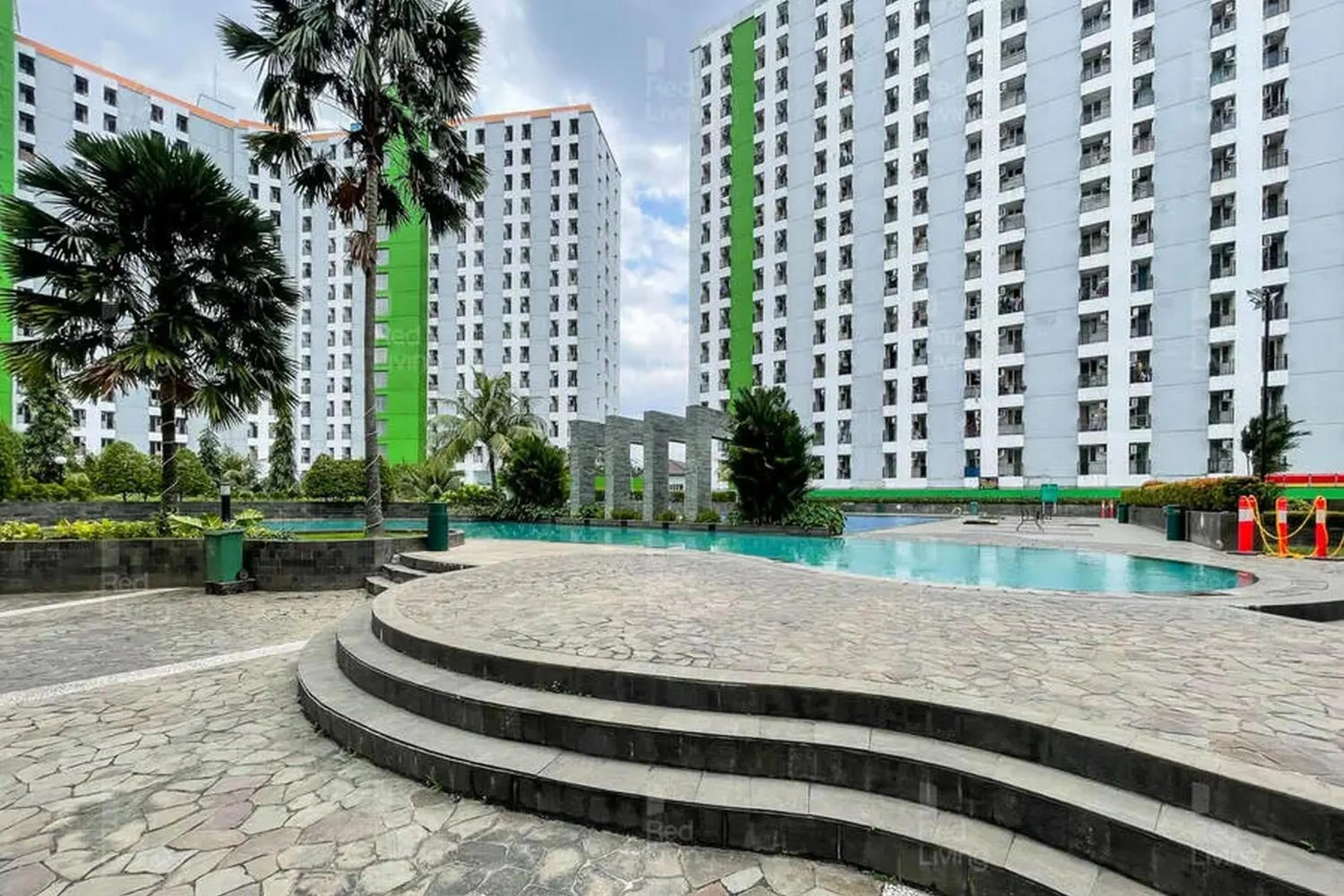 Property building in RedLiving Apartemen Green Lake View Ciputat - Farida Property 1 Tower E