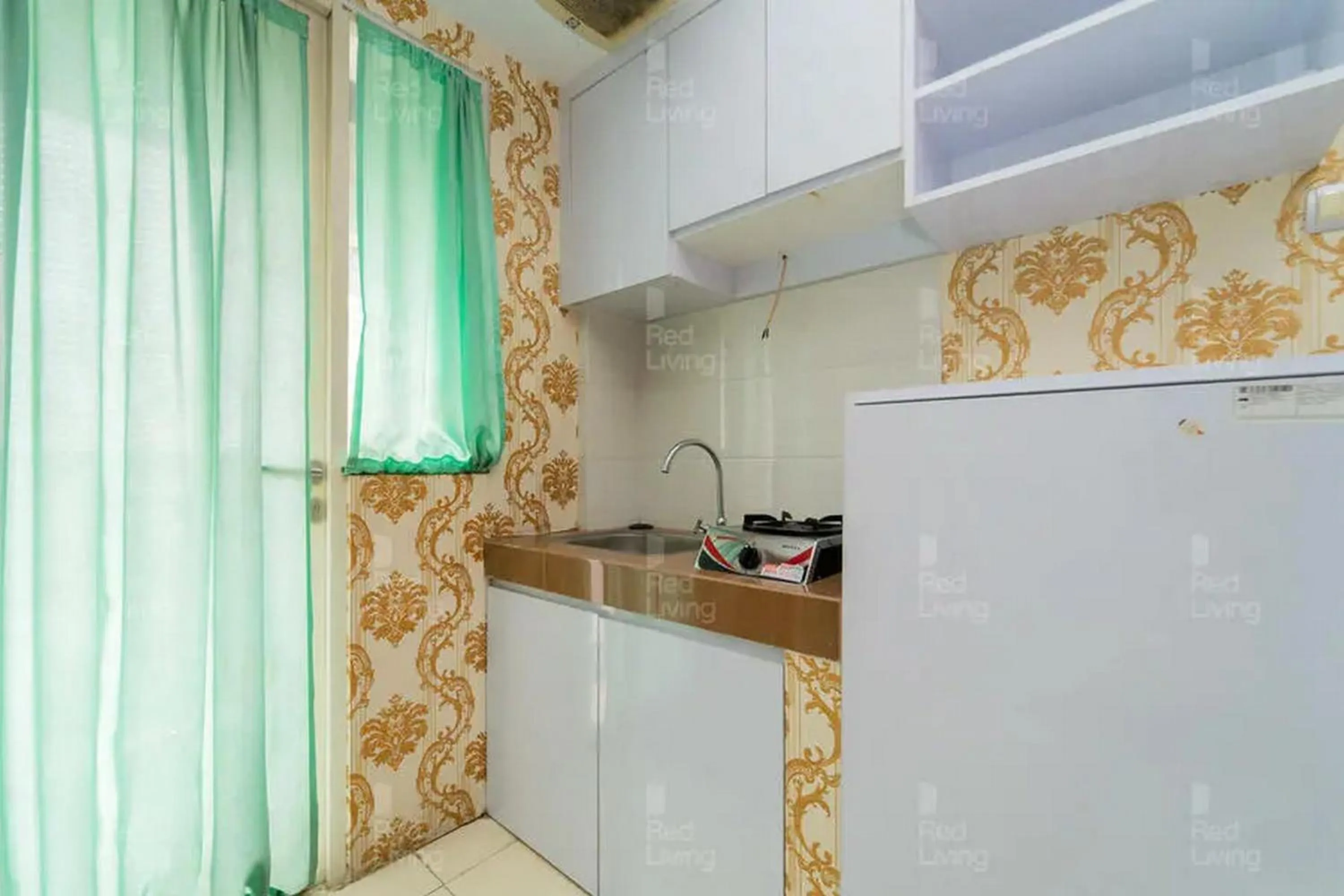 Kitchen or kitchenette in RedLiving Apartemen Green Lake View Ciputat - Farida Property 1 Tower E