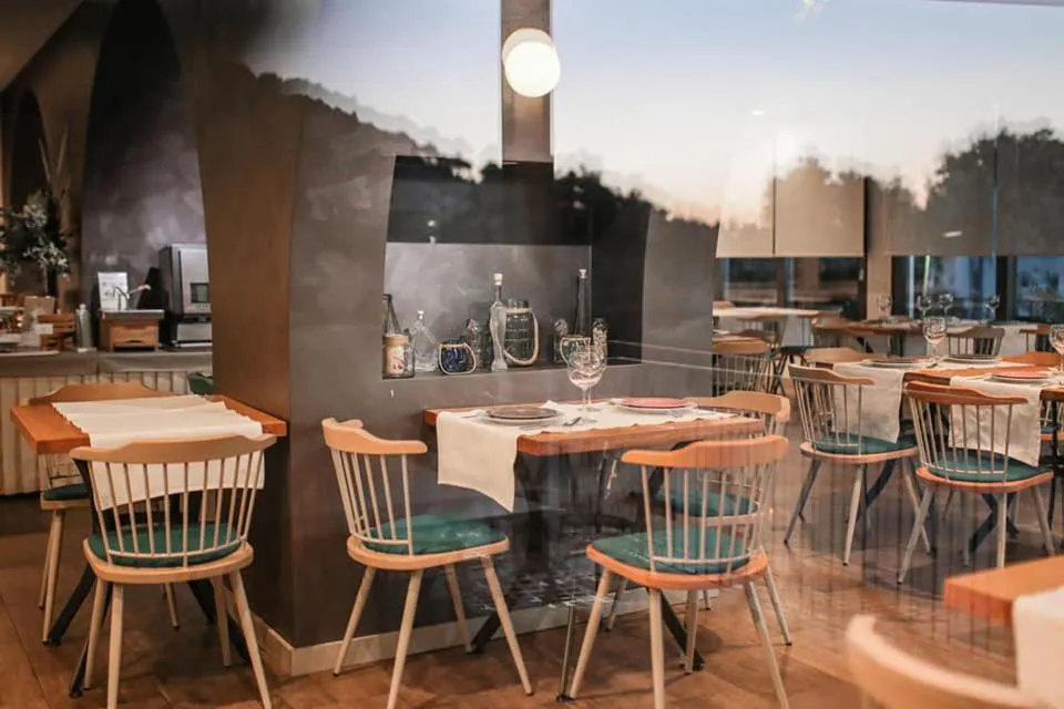 Restaurant/places to eat in HOTEL IVANDO - K&S