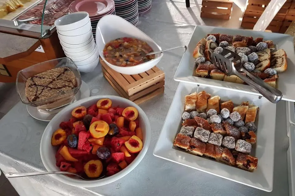 Food and drinks in HOTEL IVANDO - K&S