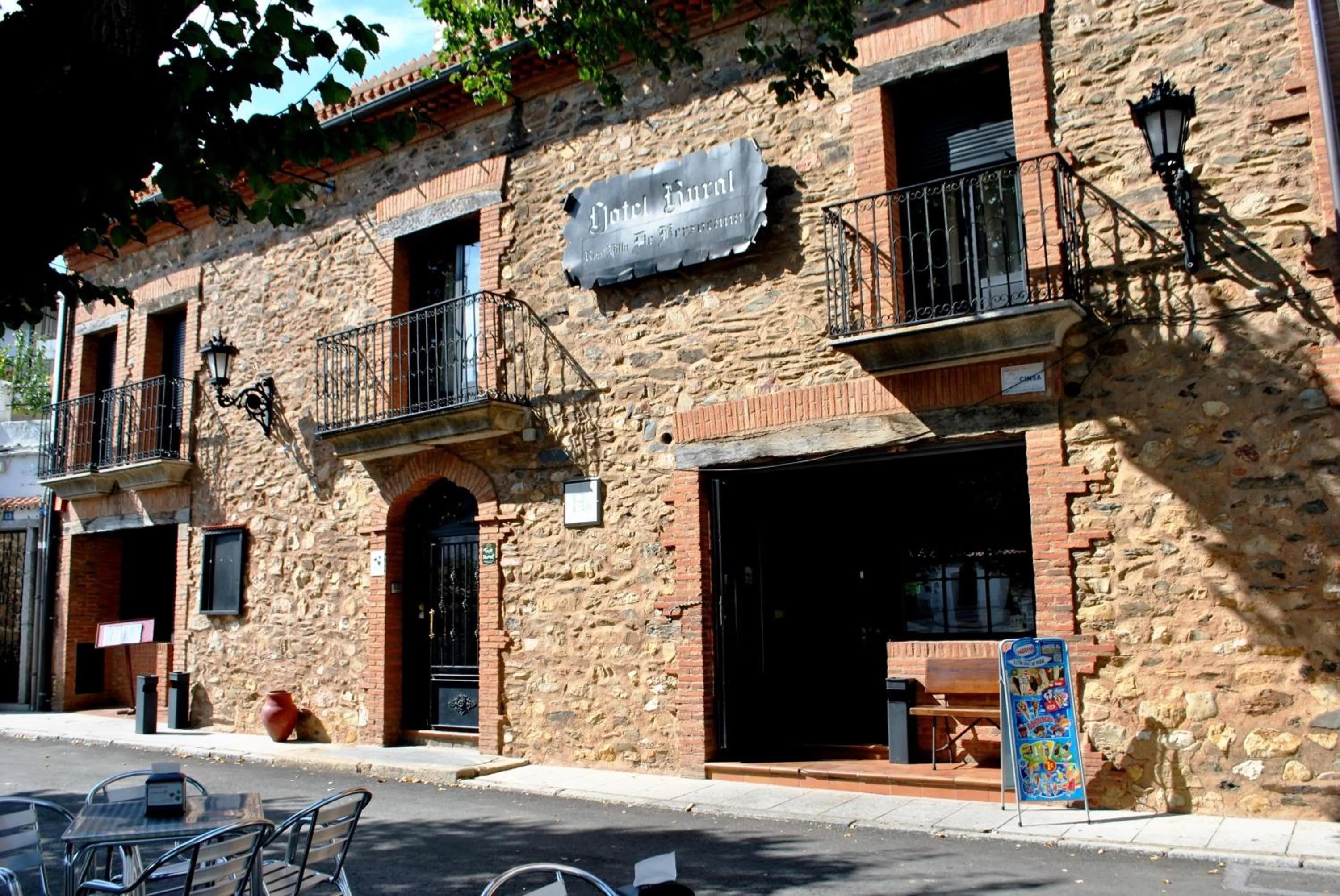 Facade/entrance in Hotel Villa de Berzocana