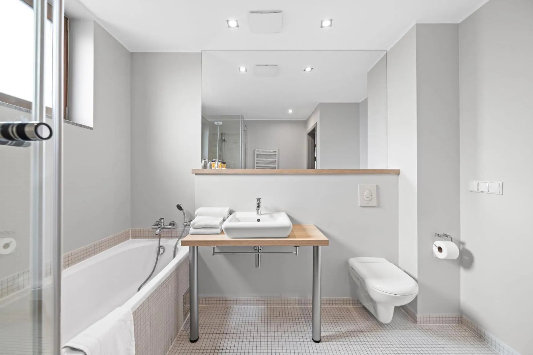 Bathroom in Maloves Resort & Spa, pokoje w bocznych budynkach