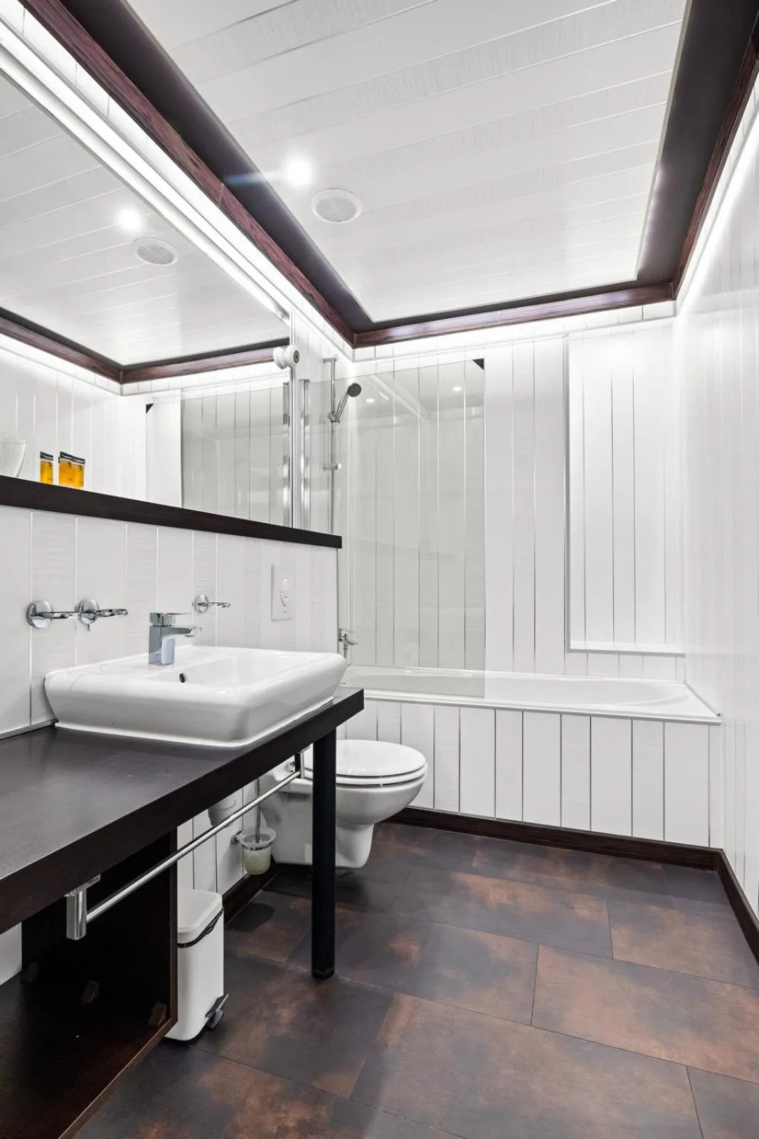 Bathroom in Maloves Resort & Spa, pokoje w bocznych budynkach