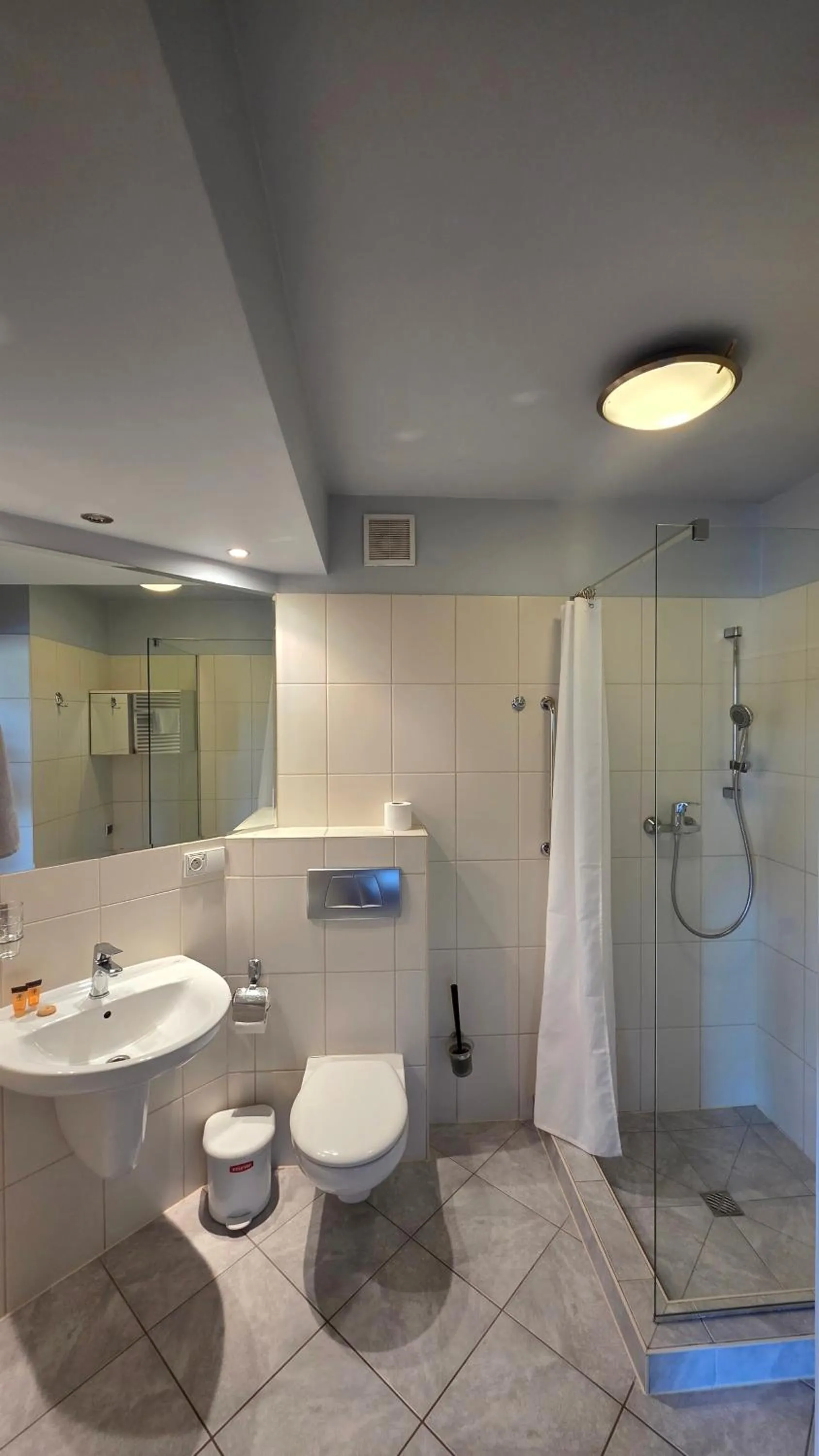 Maloves Resort & Spa, pokoje w bocznych budynkach