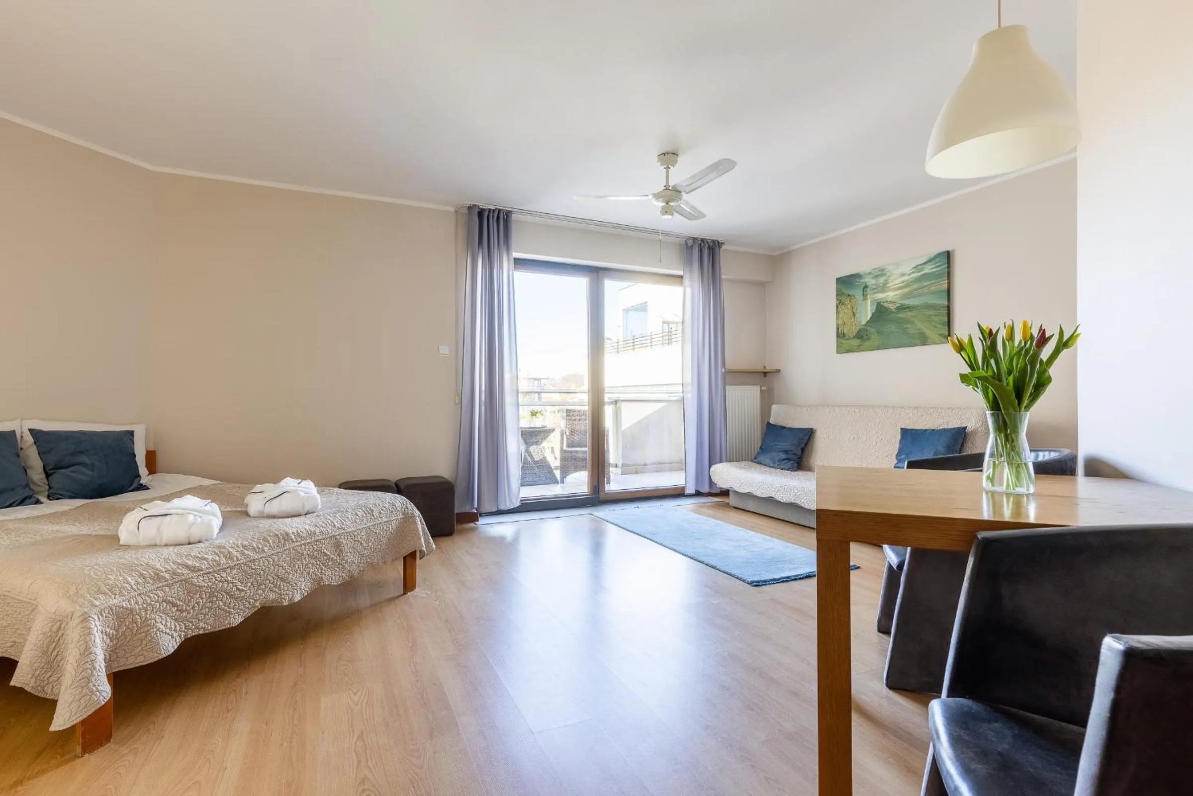 Bed in Maloves Resort & Spa, pokoje w bocznych budynkach