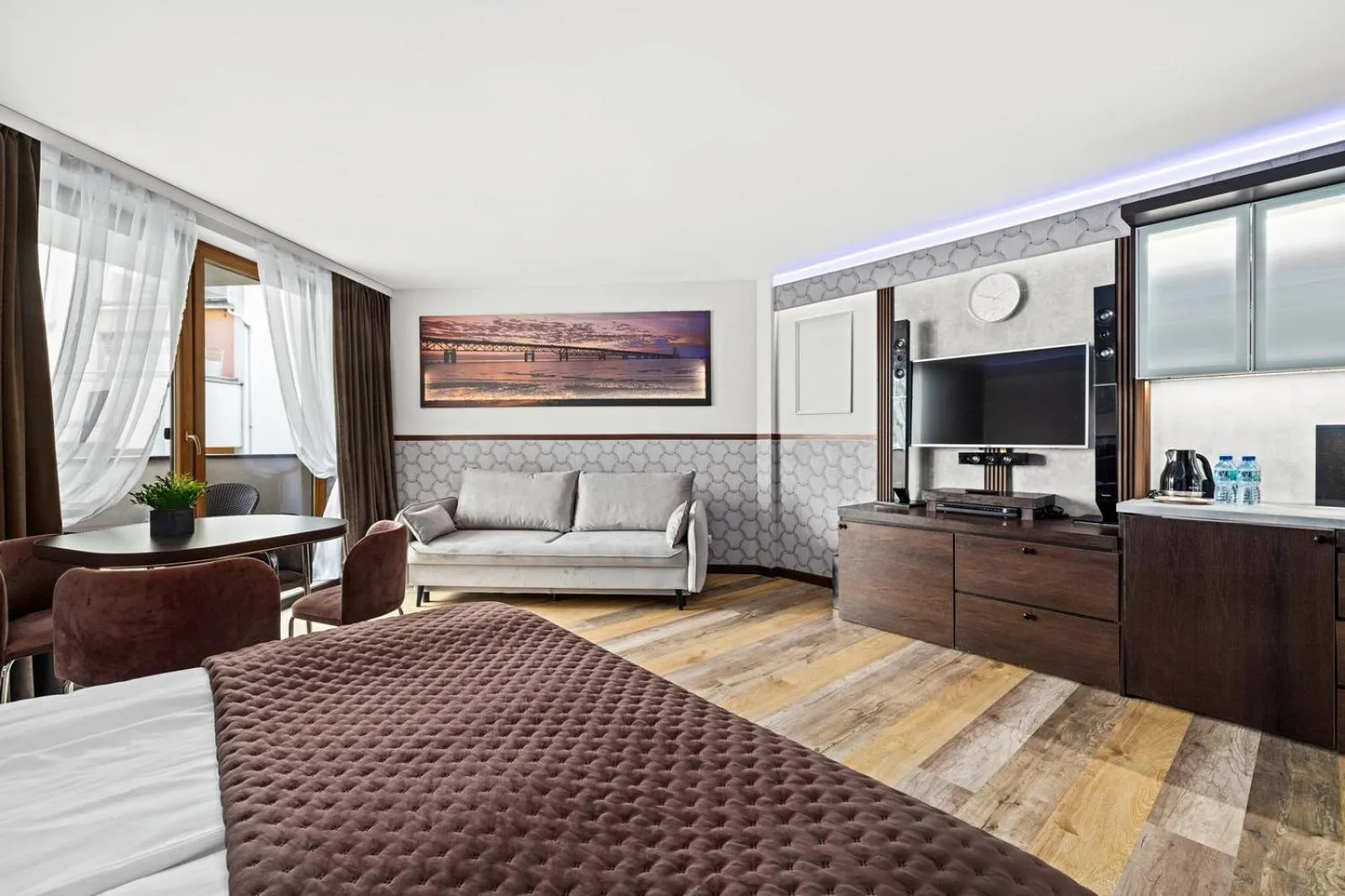 Bed in Maloves Resort & Spa, pokoje w bocznych budynkach