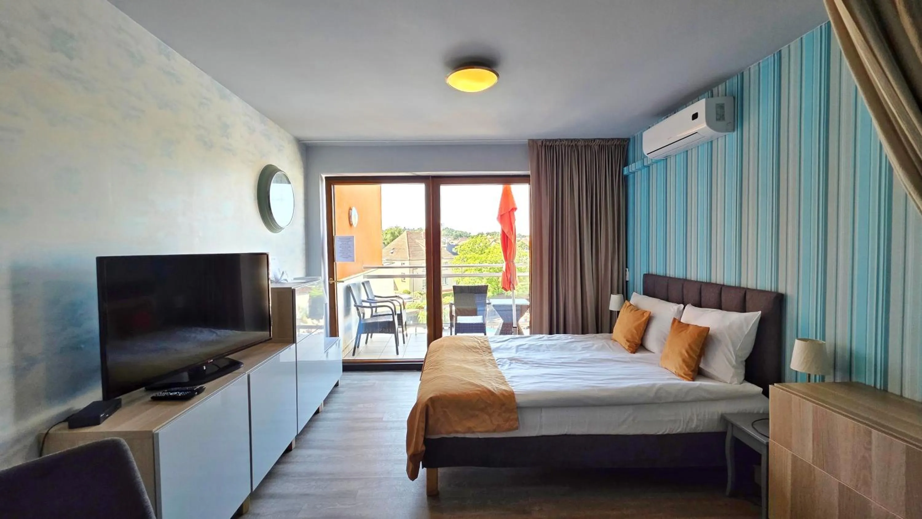 Bed in Maloves Resort & Spa, pokoje w bocznych budynkach