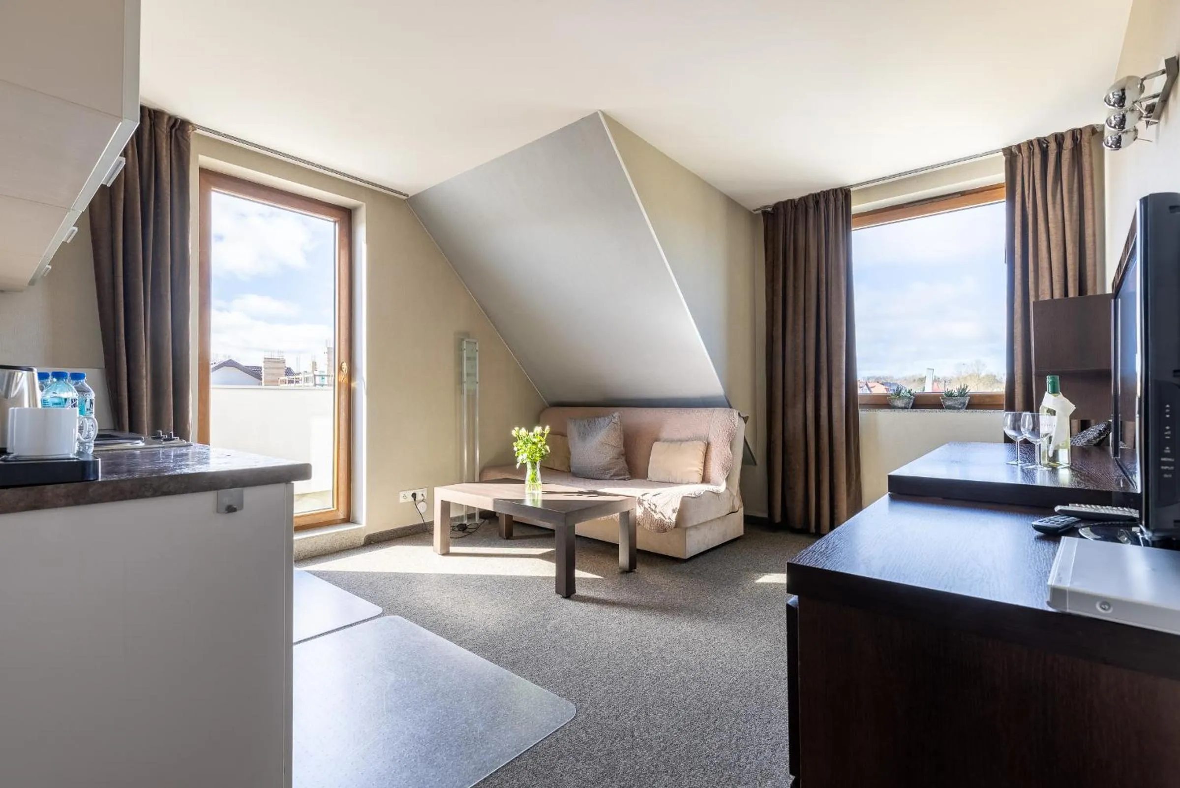 TV and multimedia in Maloves Resort & Spa, pokoje w bocznych budynkach