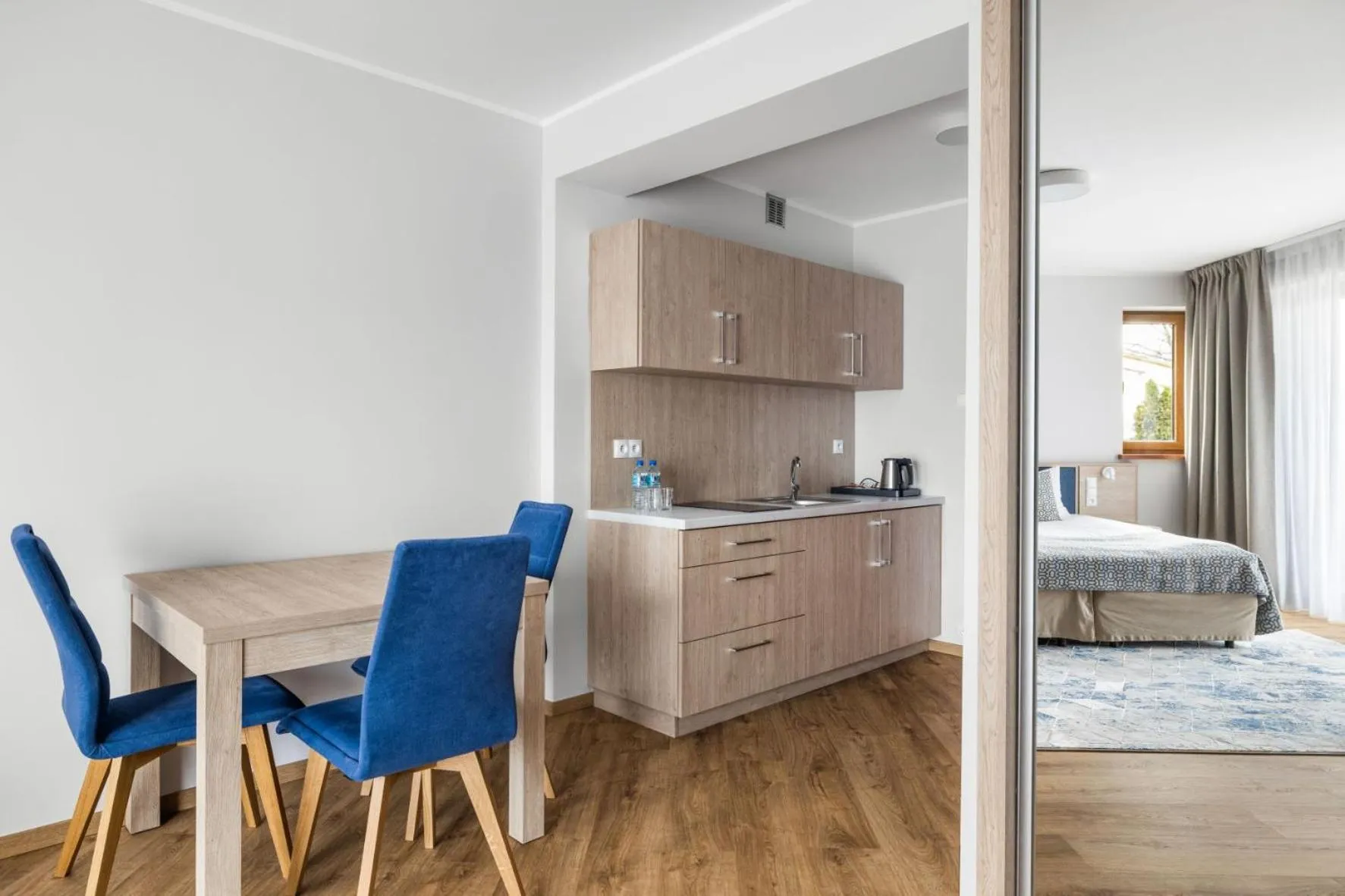 Kitchen or kitchenette, Bed in Maloves Resort & Spa, pokoje w bocznych budynkach