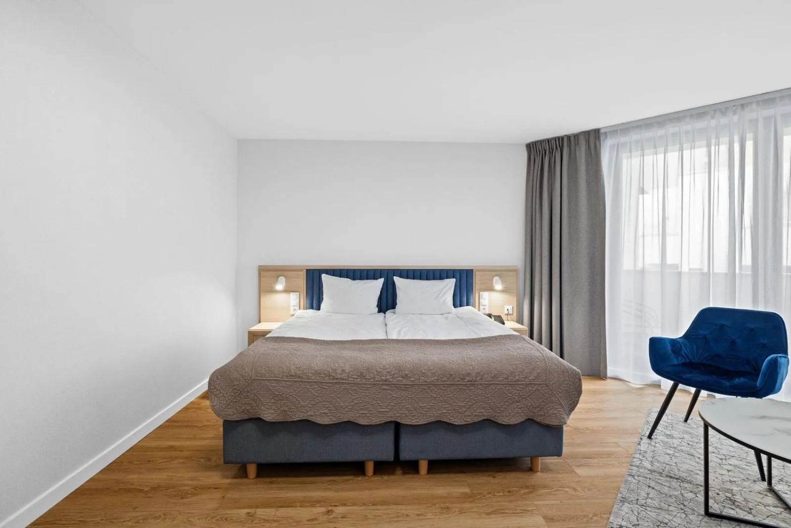 Bed in Maloves Resort & Spa, pokoje w bocznych budynkach