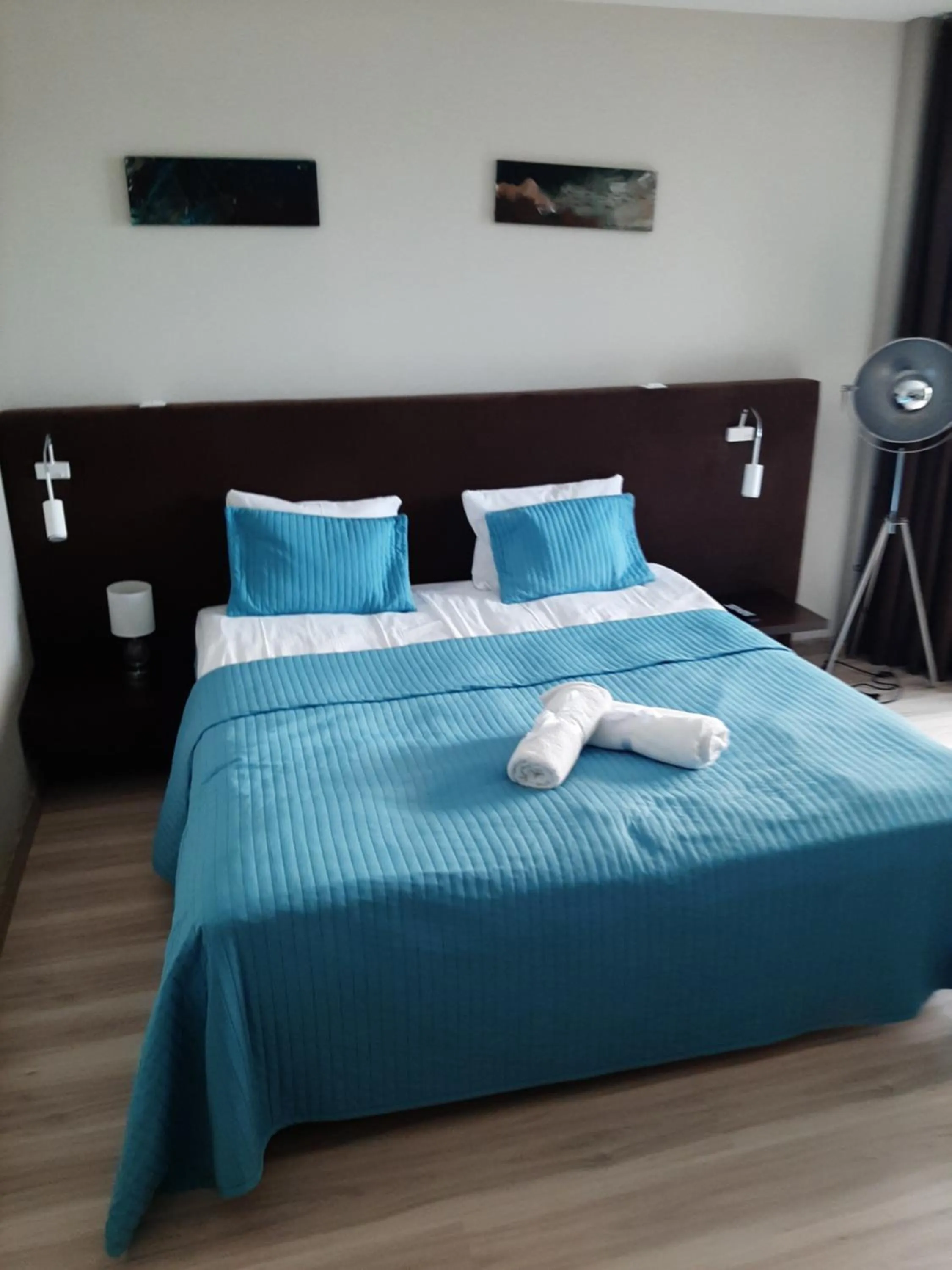 Bed in Maloves Resort & Spa, pokoje w bocznych budynkach