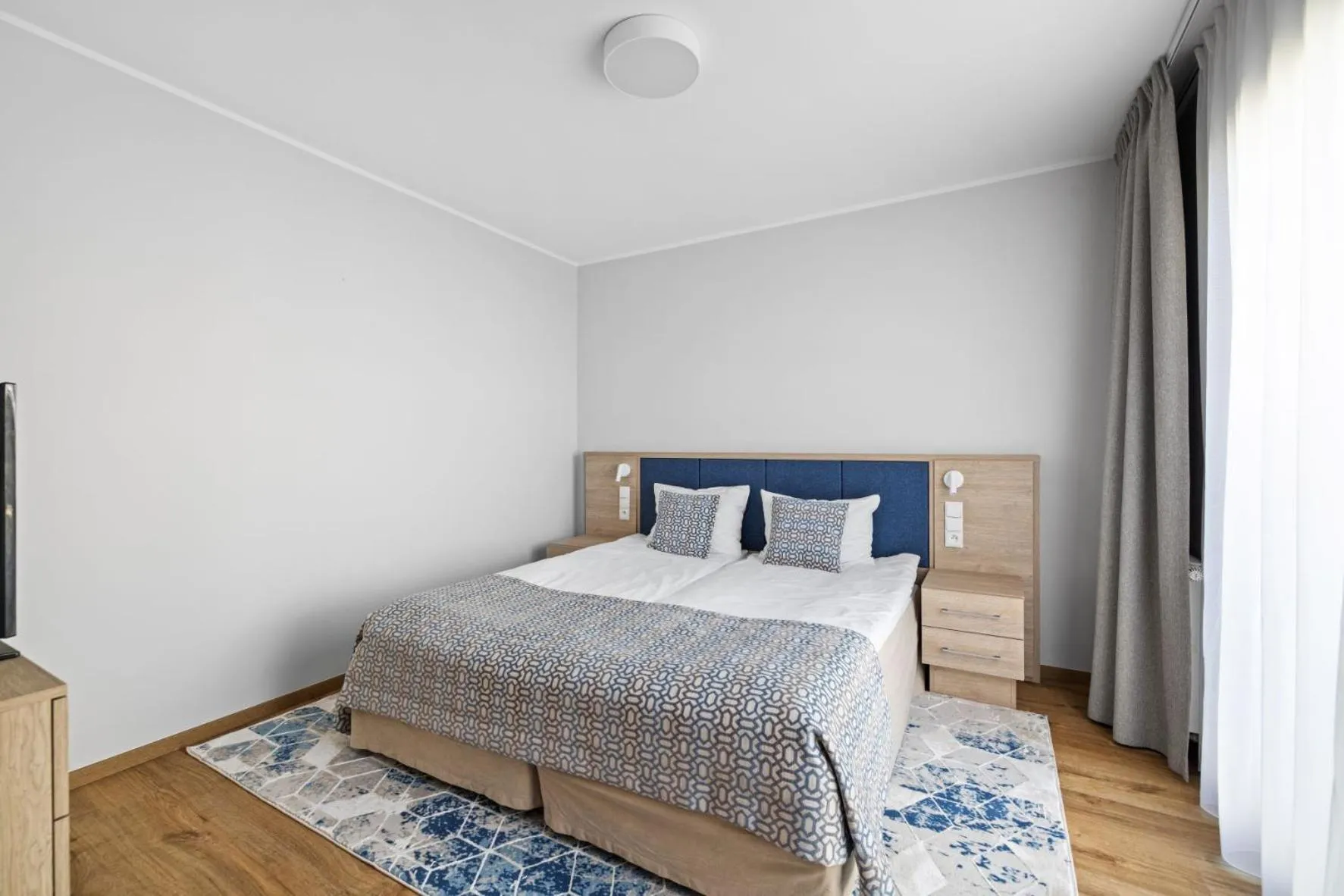 Bed in Maloves Resort & Spa, pokoje w bocznych budynkach