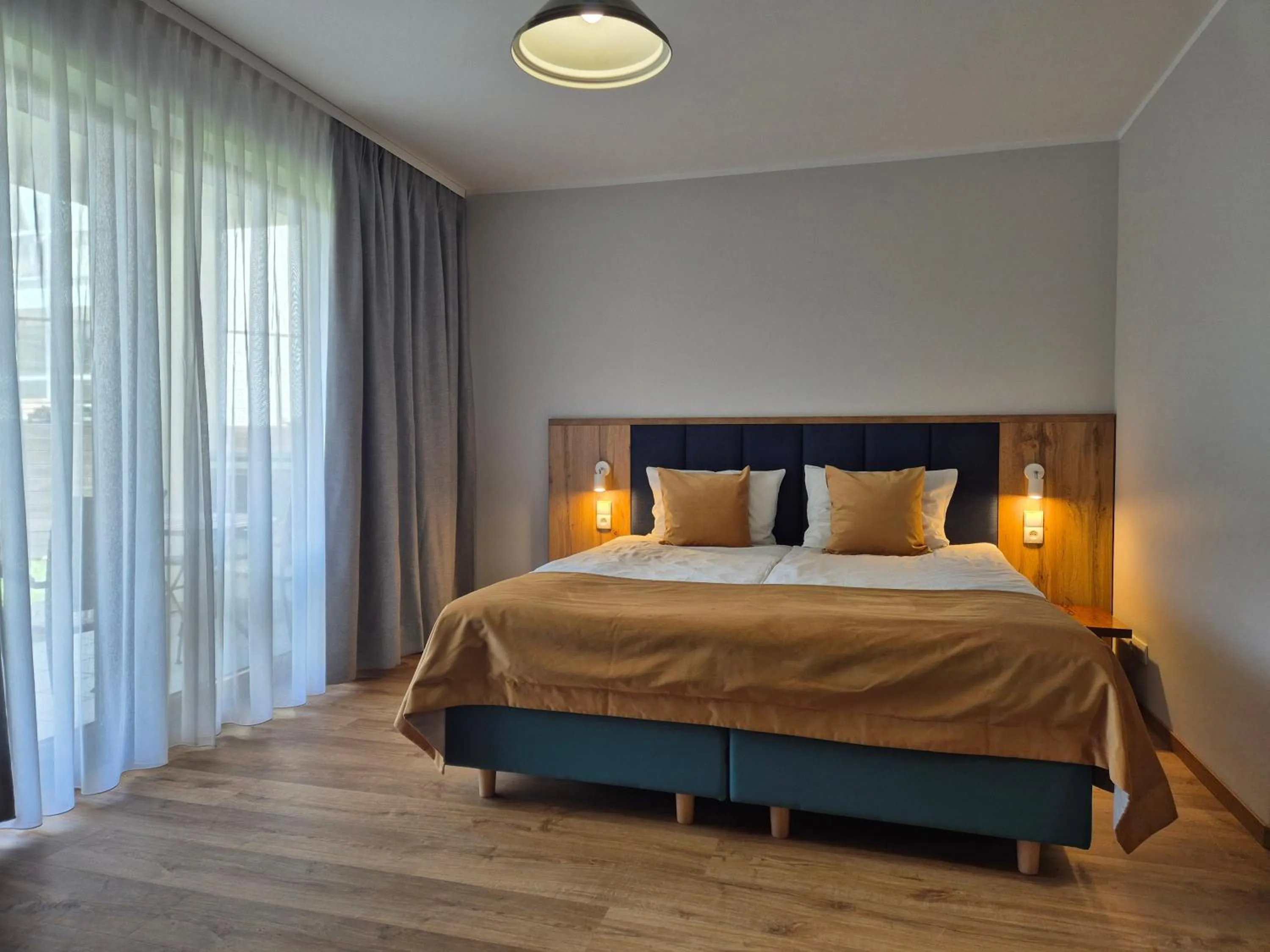 Bed in Maloves Resort & Spa, pokoje w bocznych budynkach