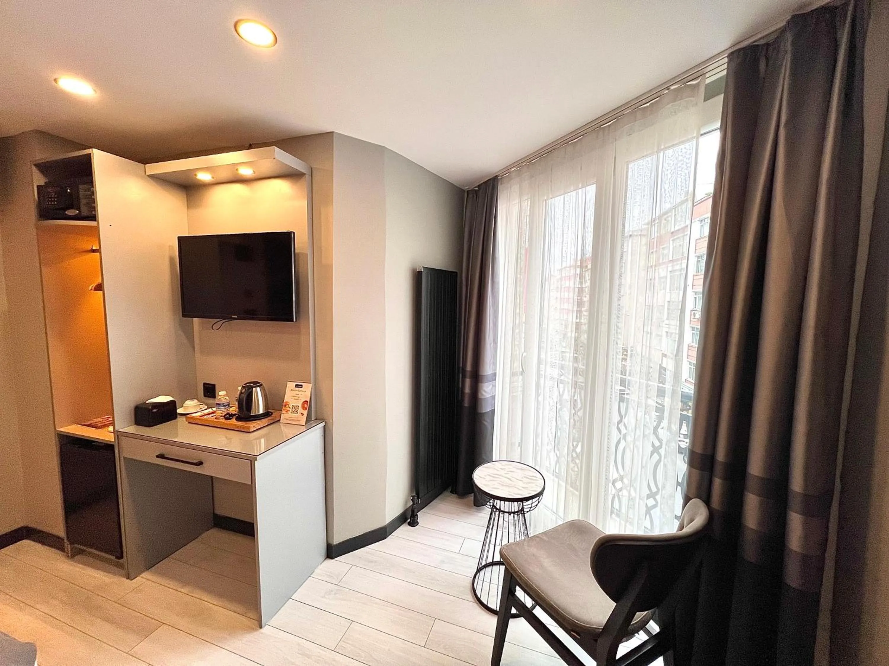 Photo of the whole room in White Corner Hotel