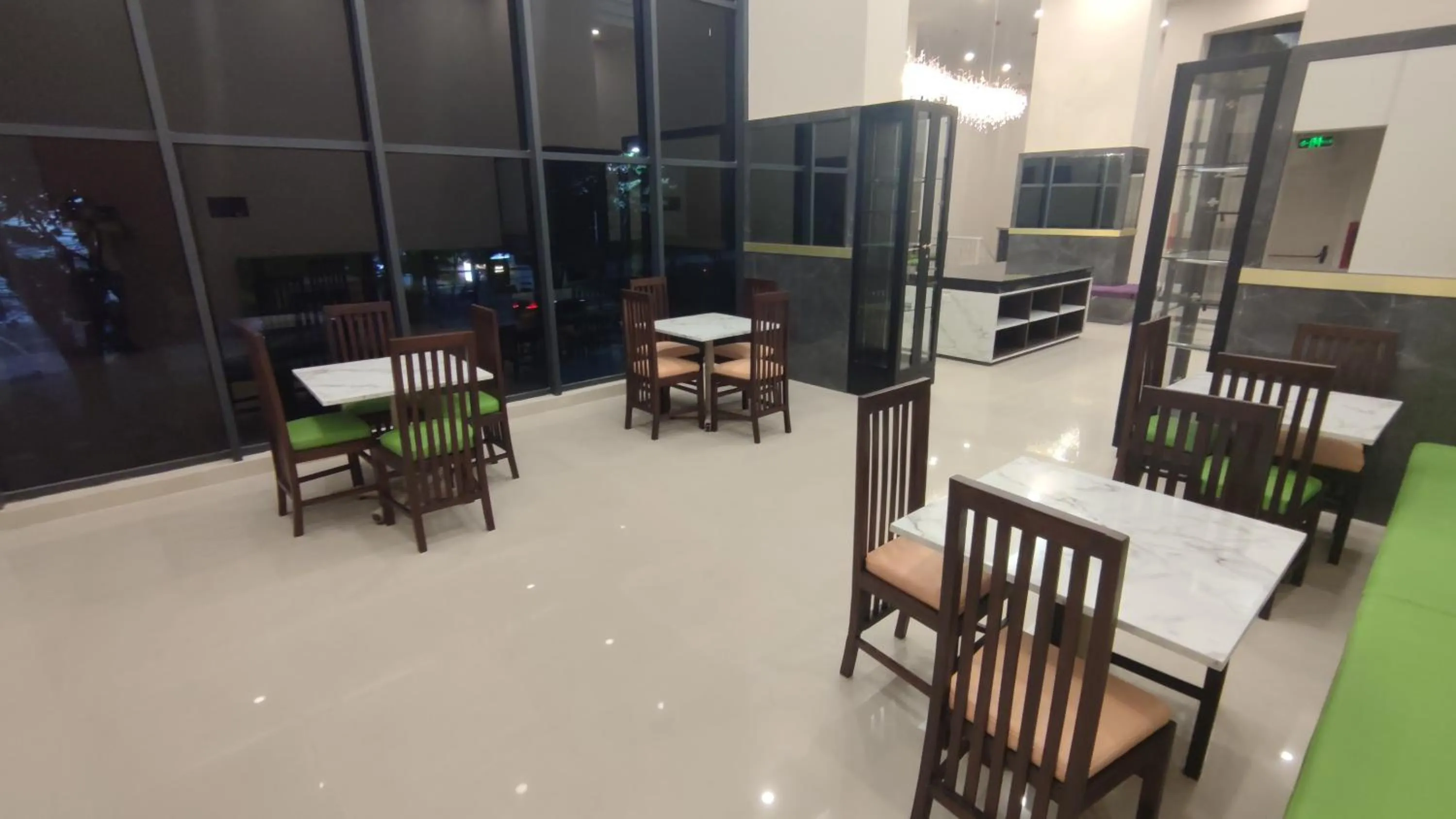 Restaurant/places to eat in Agogo Downtown Hotel Surabaya