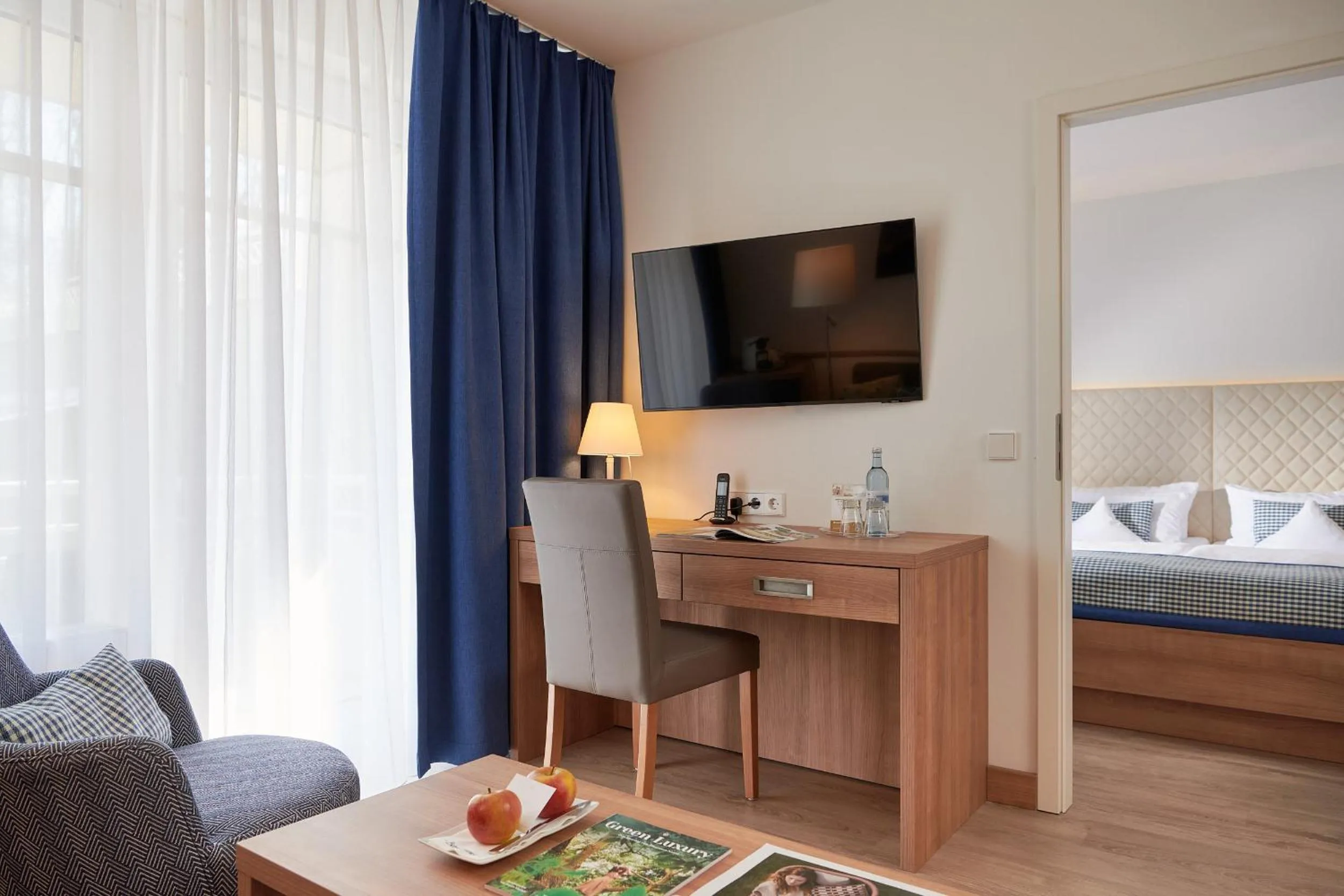 Living room, Bed in Hotel Bernstein