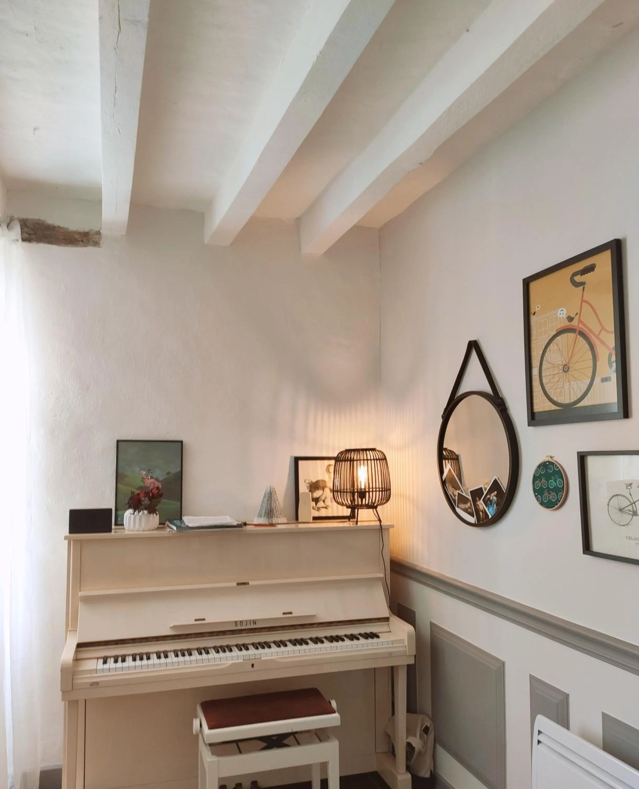 Communal lounge/ TV room in L'Aubinoise