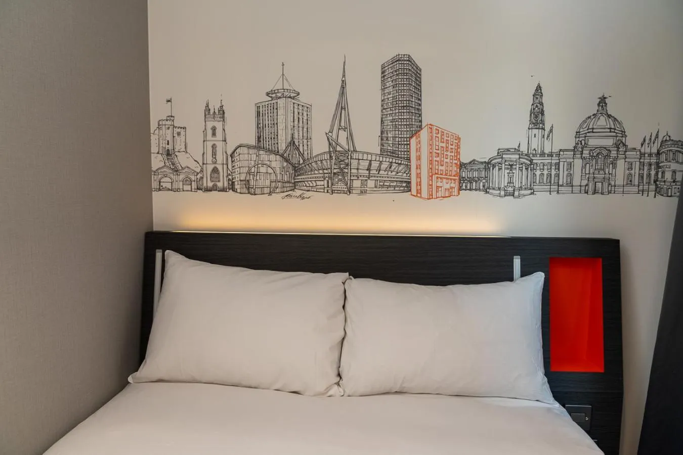 Bedroom, Bed in easyHotel Cardiff