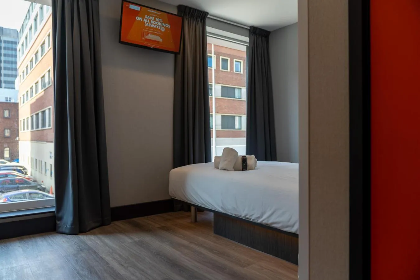 Bedroom, Bed in easyHotel Cardiff