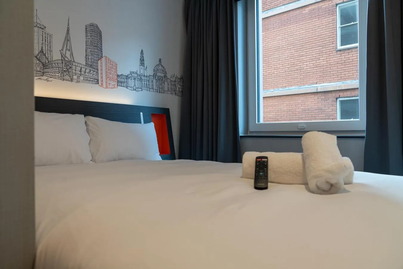 Bedroom, Bed in easyHotel Cardiff