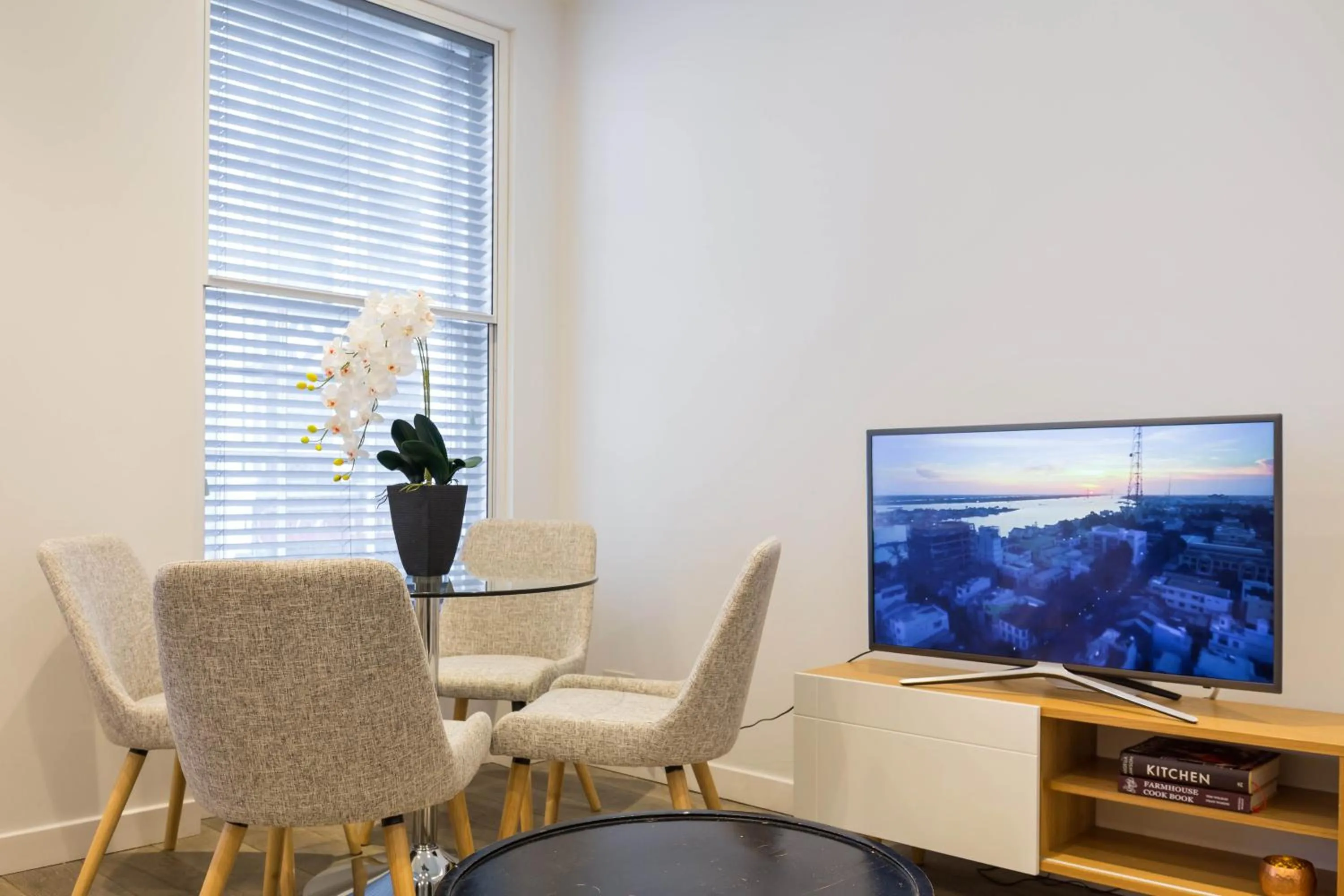 TV and multimedia in Urban Chic - Rathbone