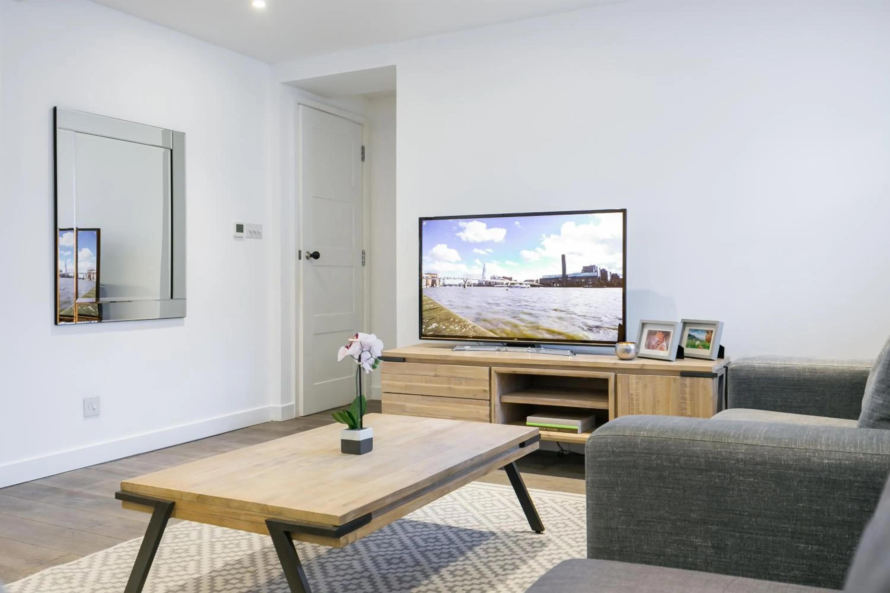 TV and multimedia in Urban Chic - Rathbone