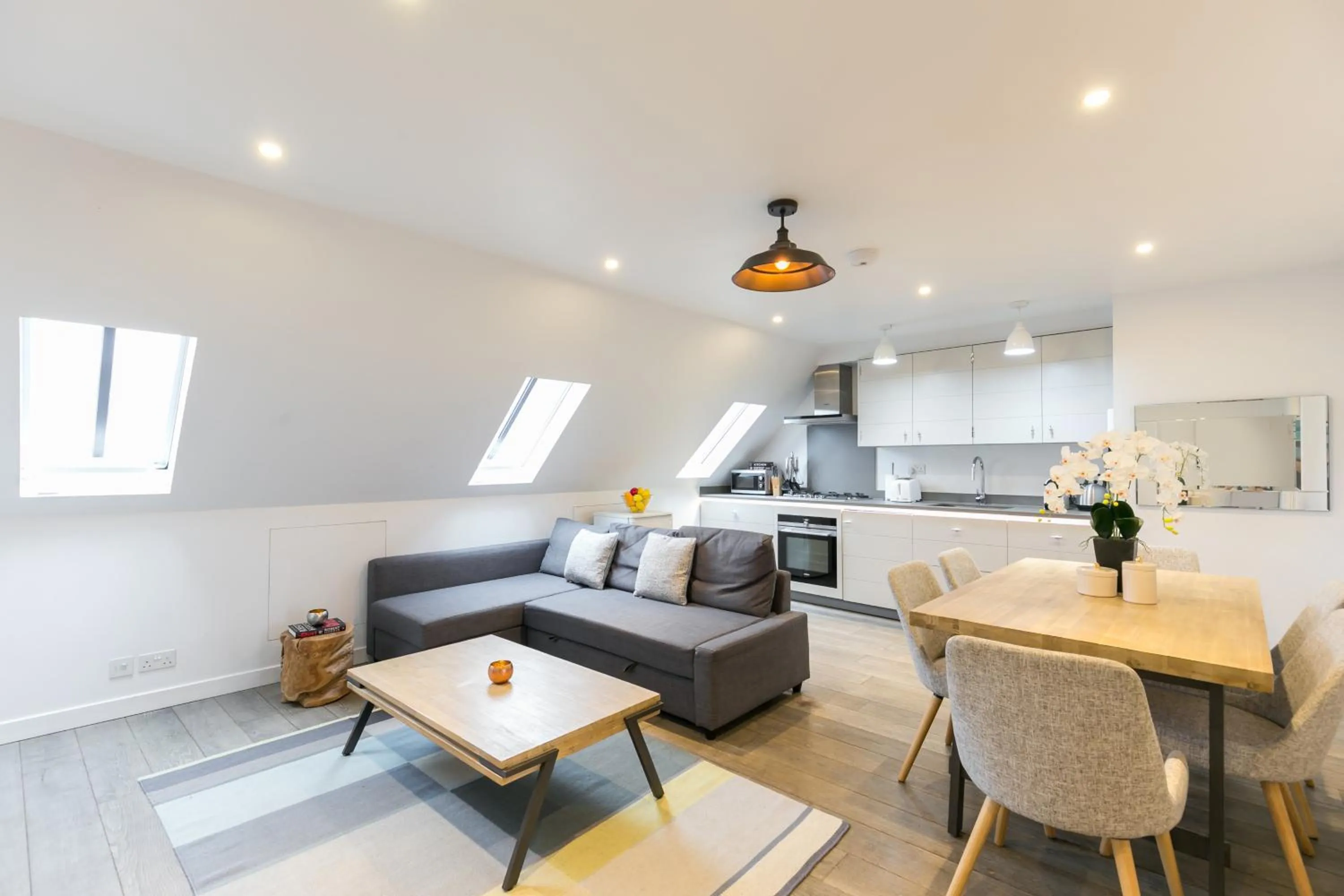 Dining area in Urban Chic - Rathbone