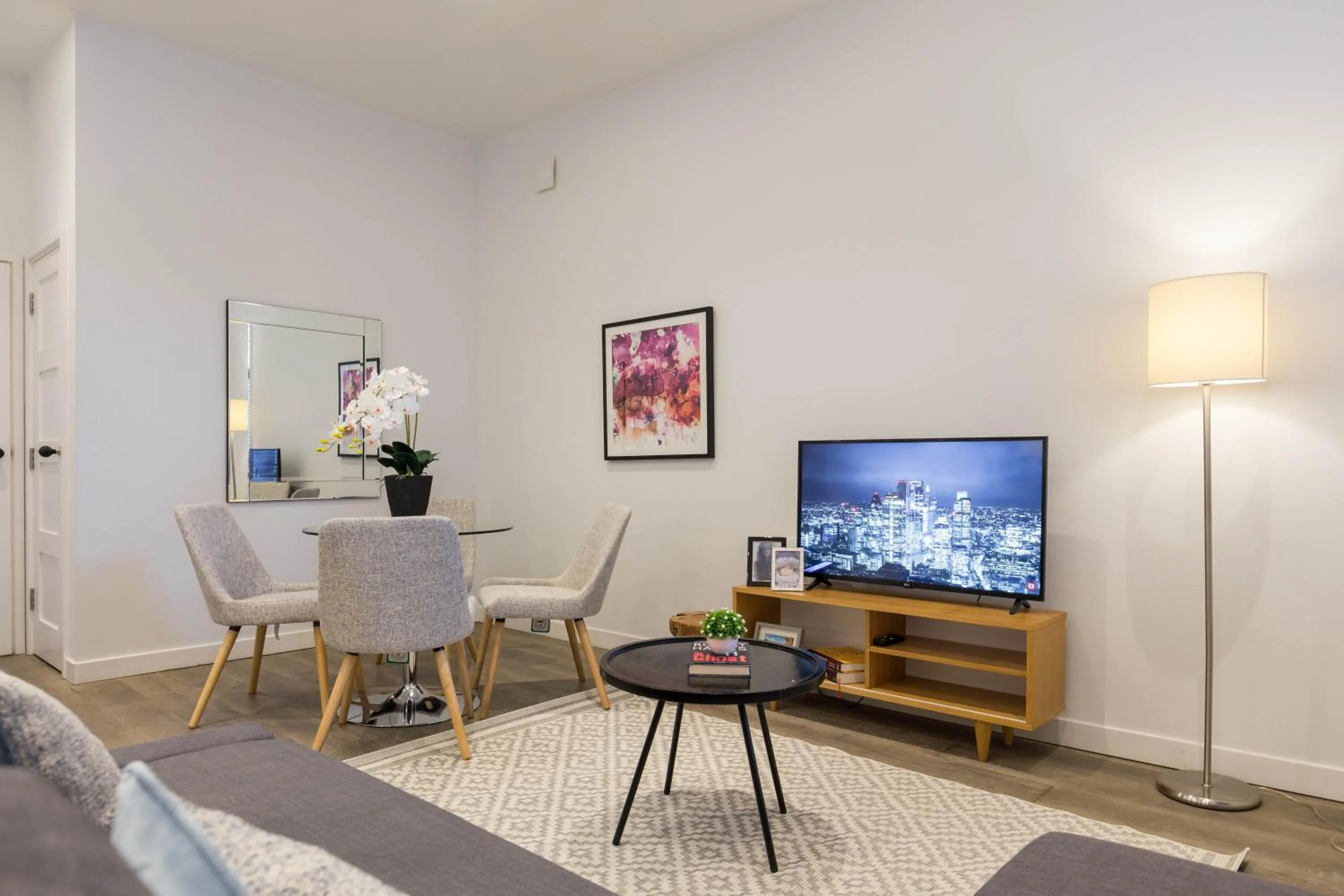 TV and multimedia in Urban Chic - Rathbone