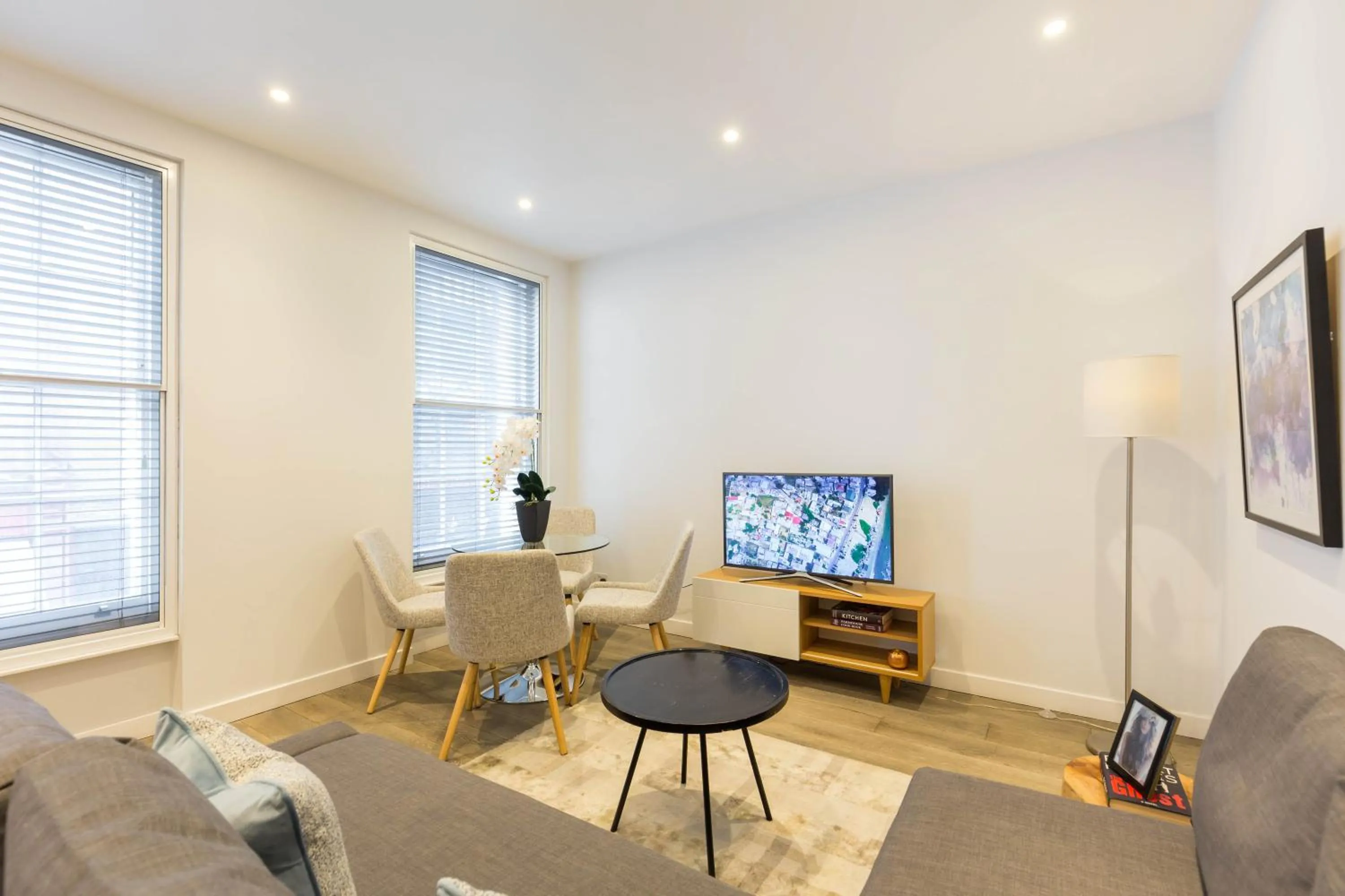 TV and multimedia in Urban Chic - Rathbone