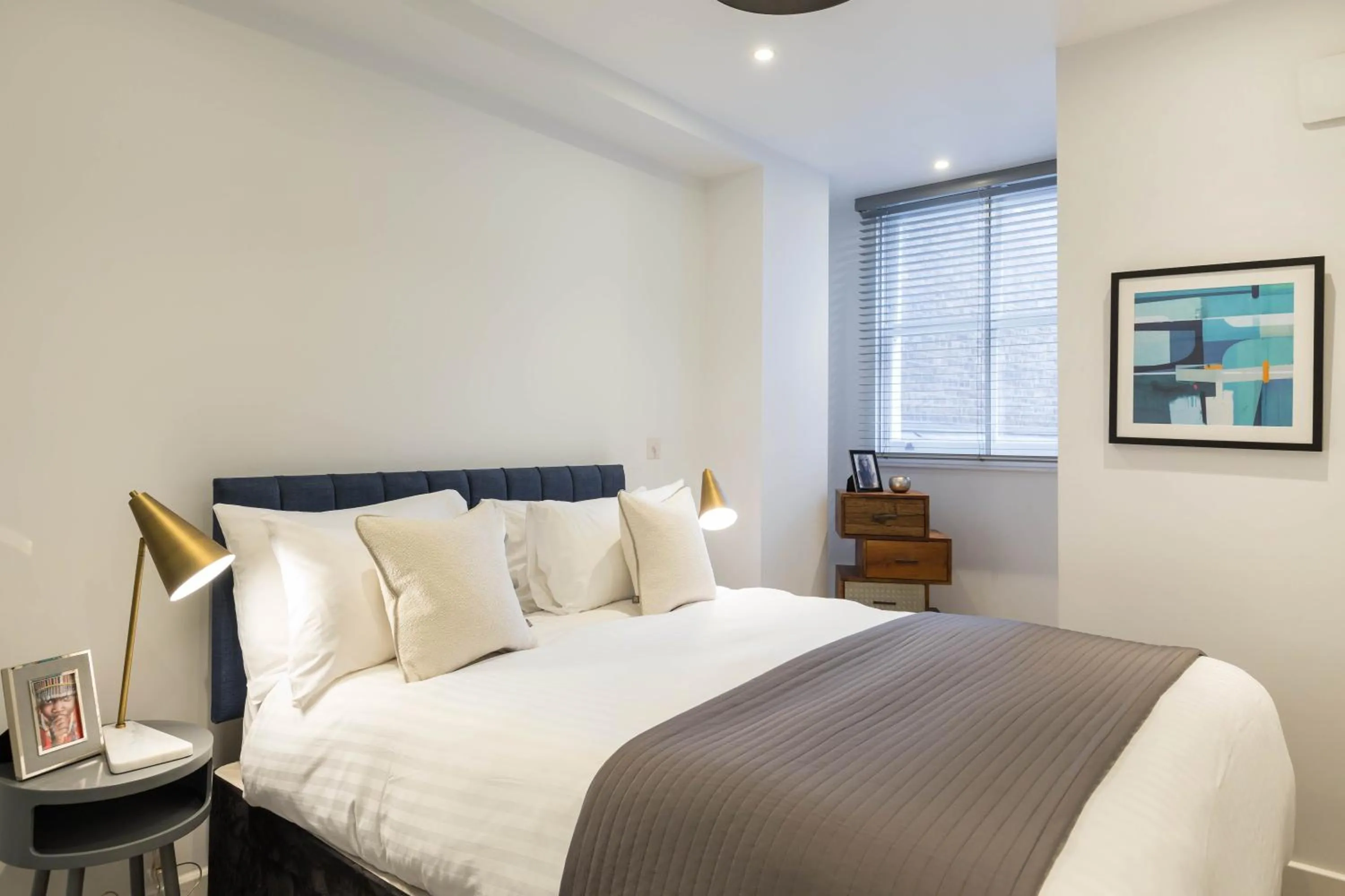 Bathroom, Bed in Urban Chic - Rathbone