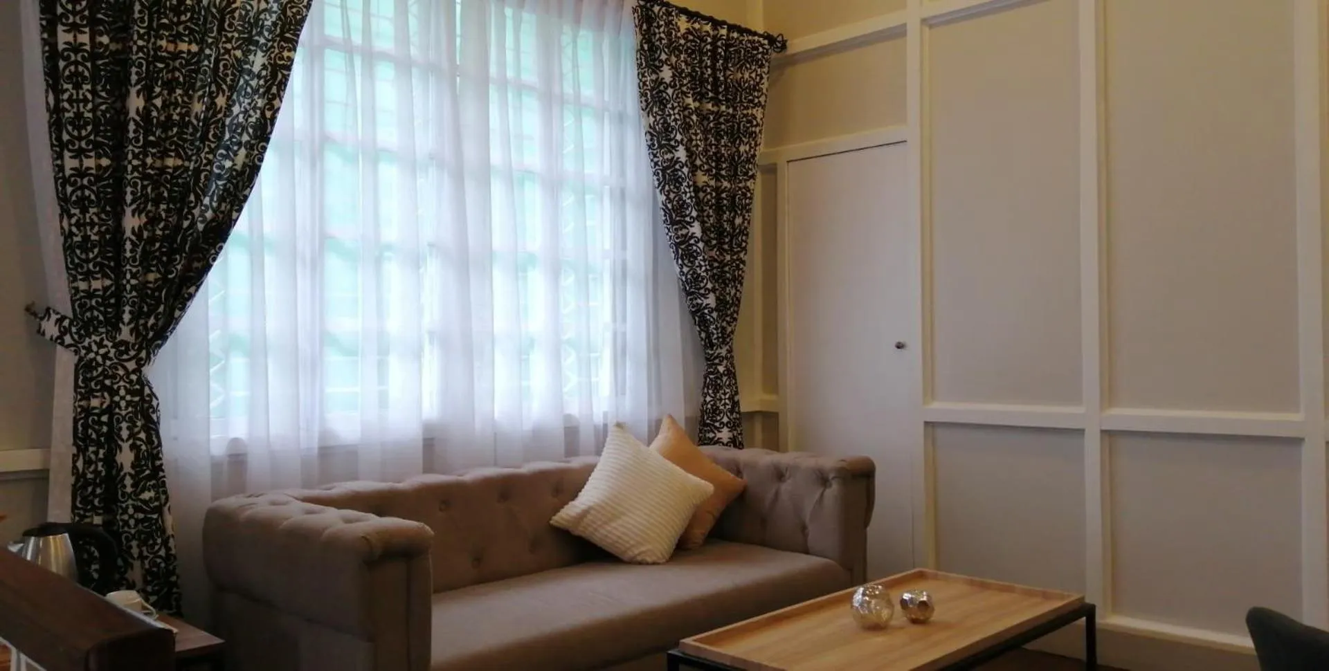 Seating area in R Bed and Breakfast