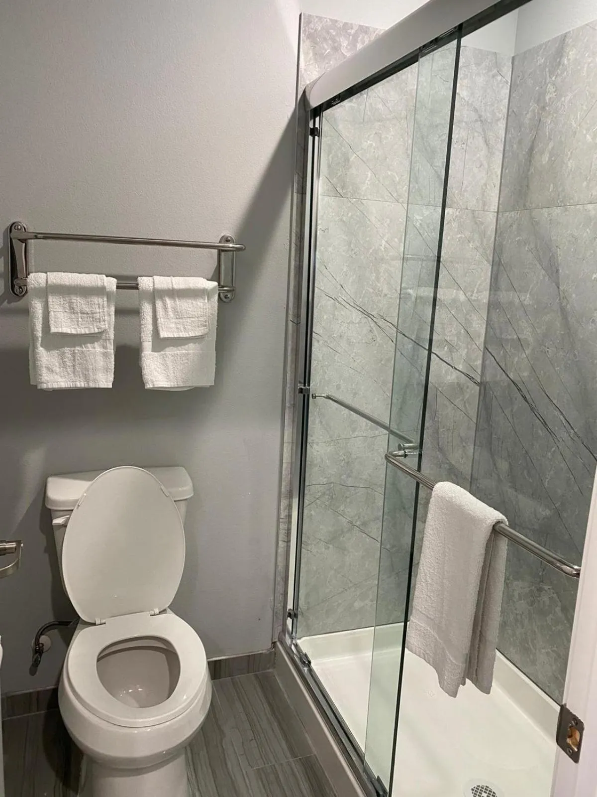 Bathroom in Lone Star Inn - Dickinson