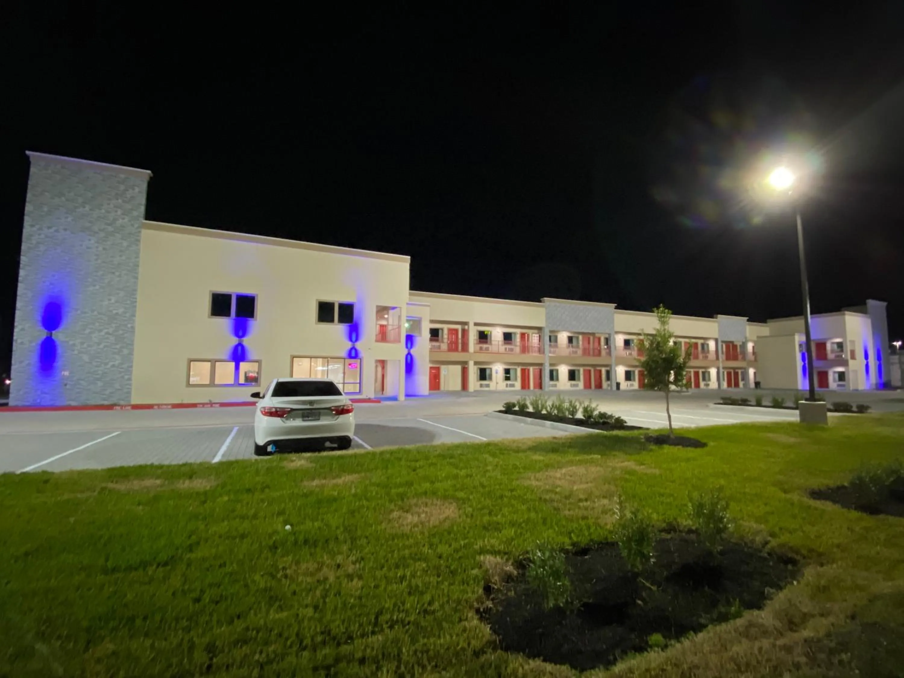 Garden in Lone Star Inn - Dickinson