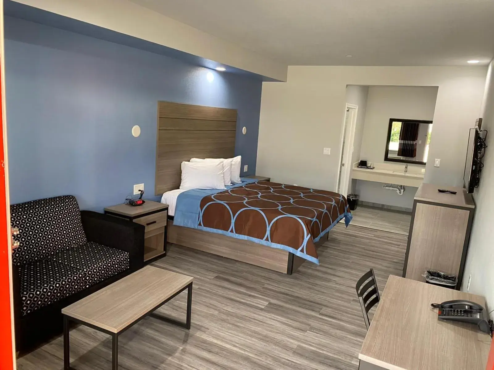 Deluxe King Suite in Lone Star Inn - Dickinson Deluxe King Suite in Lone Star Inn - Dickinson