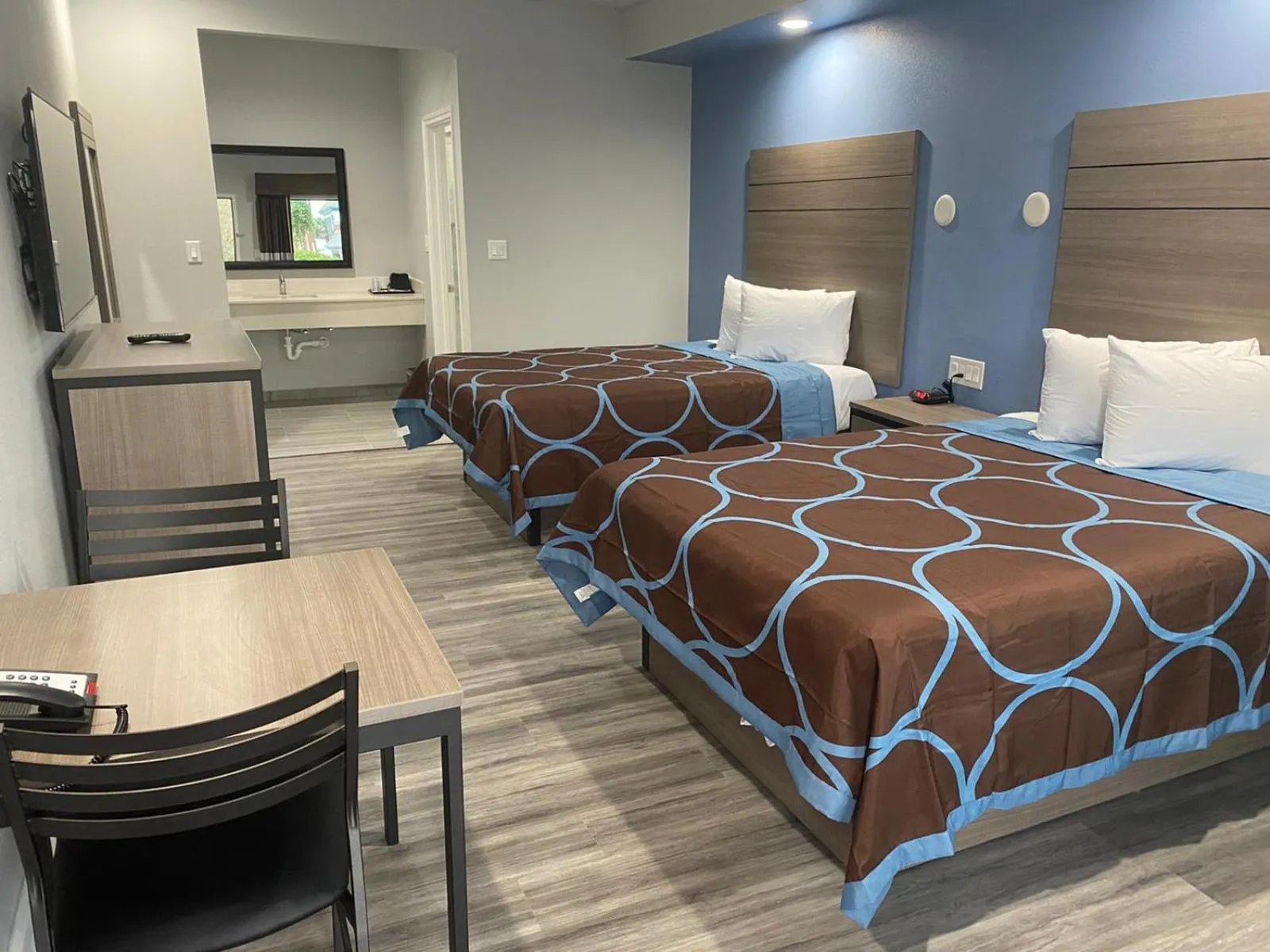 Bed in Lone Star Inn - Dickinson