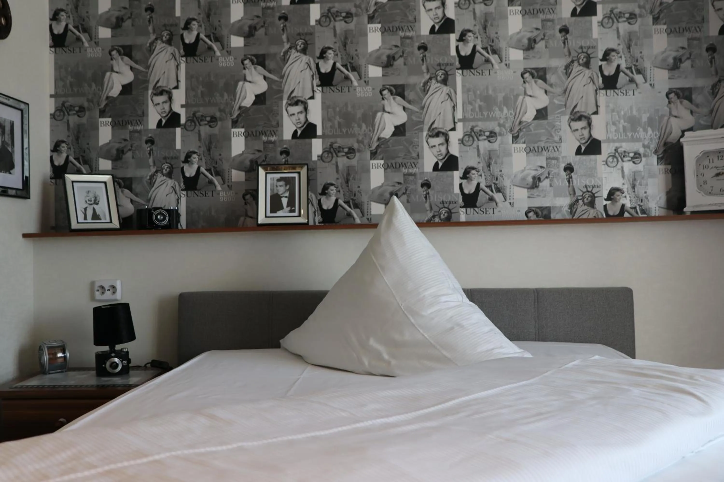 Photo of the whole room, Bed in Boulevardhotel Sängerstadt - alle Zimmer klimatisiert