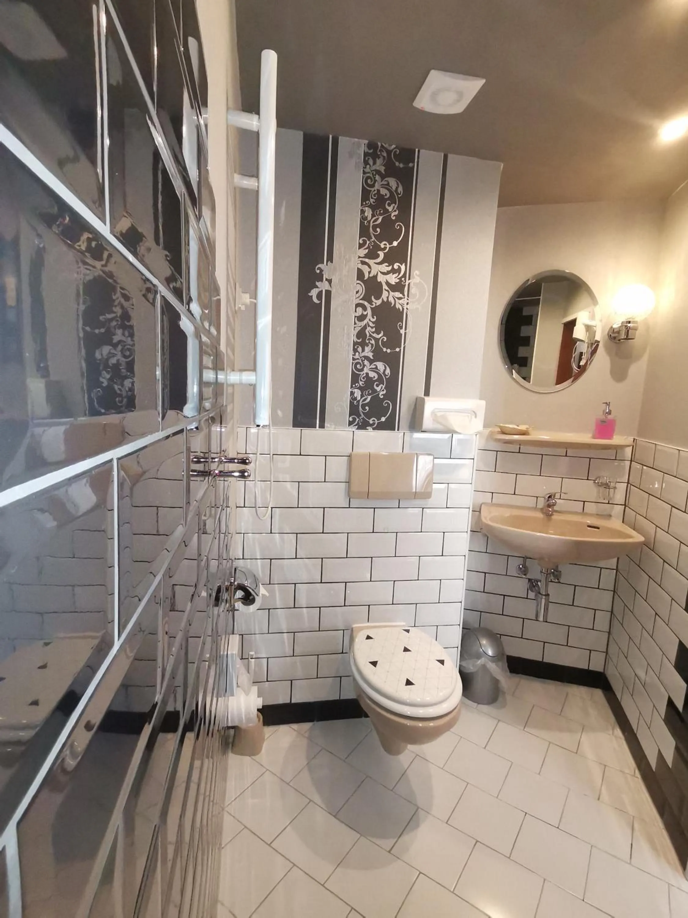 Bathroom in Boulevardhotel Sängerstadt - alle Zimmer klimatisiert