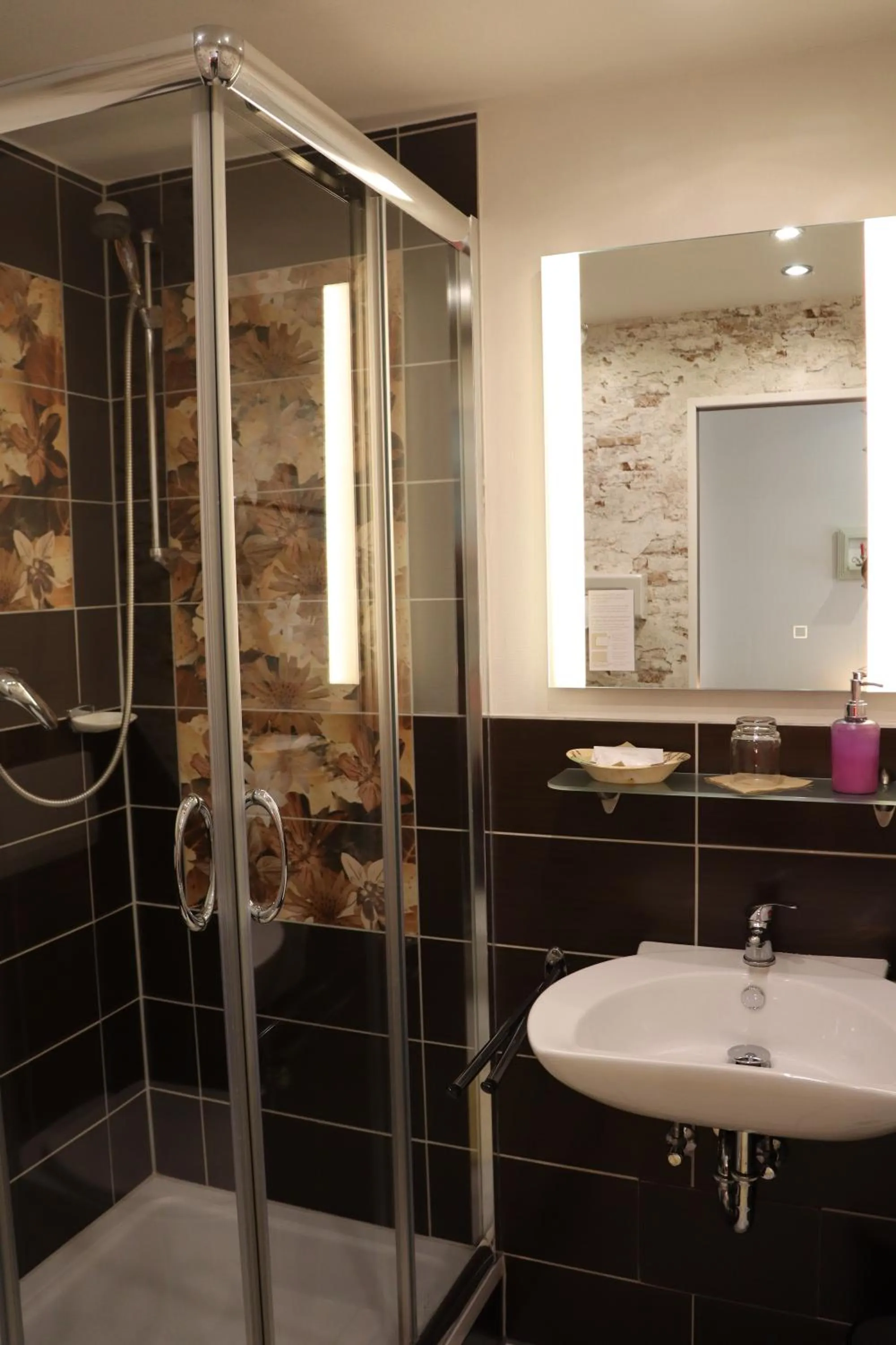 Bathroom in Boulevardhotel Sängerstadt - alle Zimmer klimatisiert