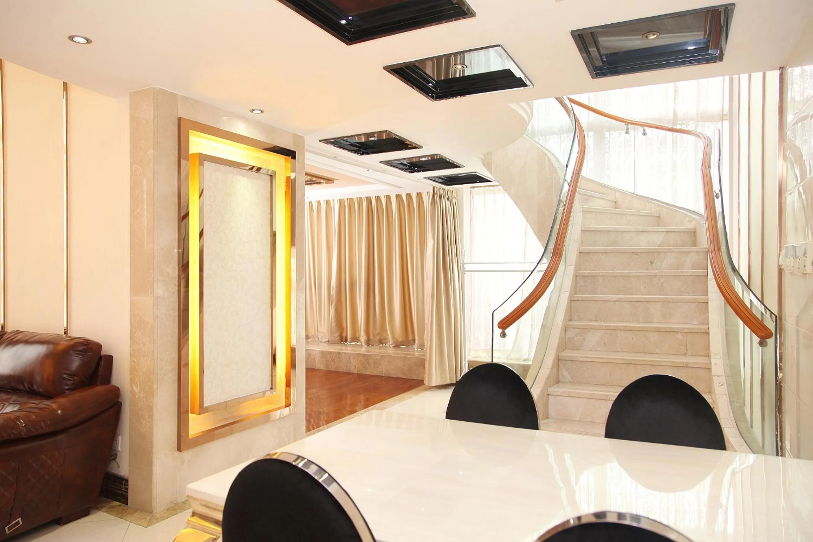 Living room in Barton International Residence Guangzhou - located in the city center adjacent to Beijing Road Pedestrian Street and Dafo Temple and close to the subway