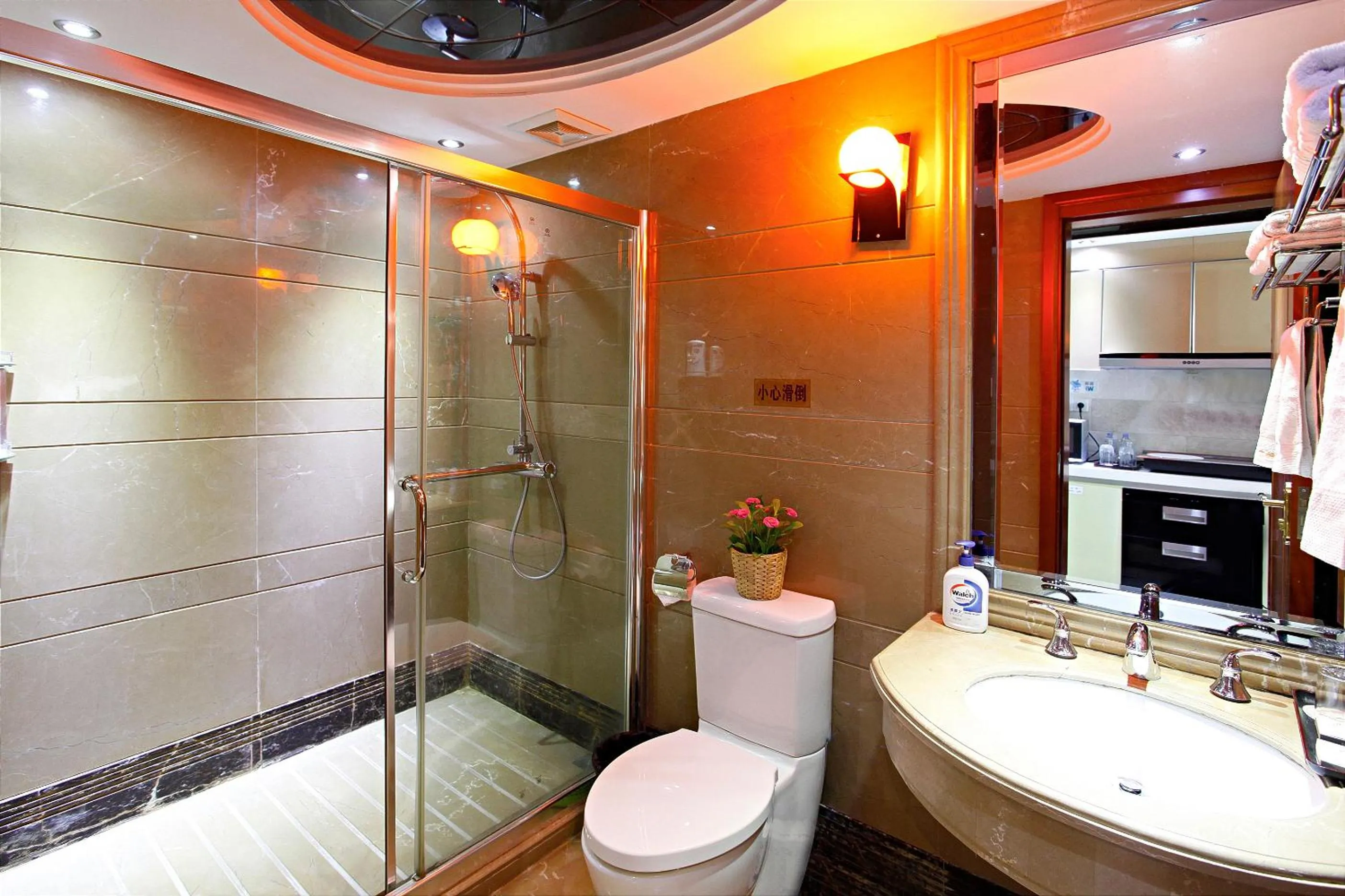Bathroom in Barton International Residence Guangzhou - located in the city center adjacent to Beijing Road Pedestrian Street and Dafo Temple and close to the subway