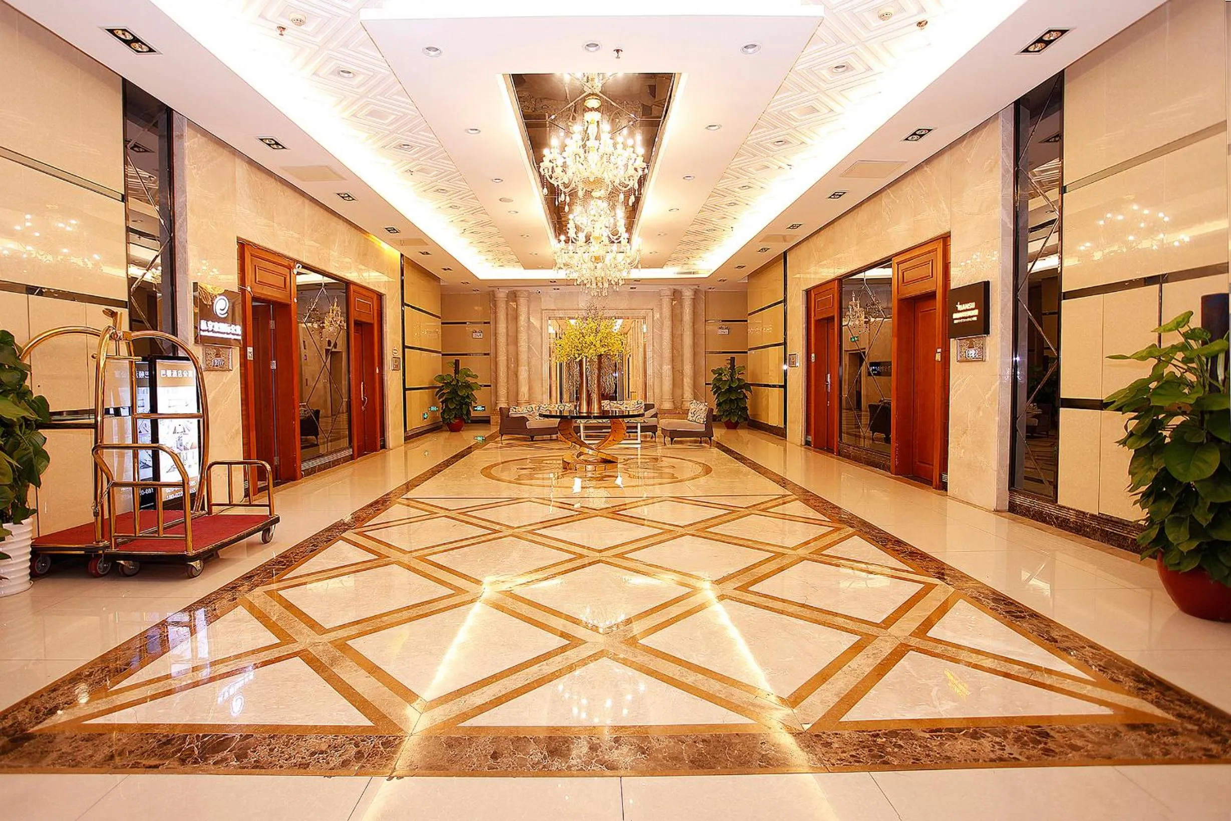 Lobby or reception in Barton International Residence Guangzhou - located in the city center adjacent to Beijing Road Pedestrian Street and Dafo Temple and close to the subway