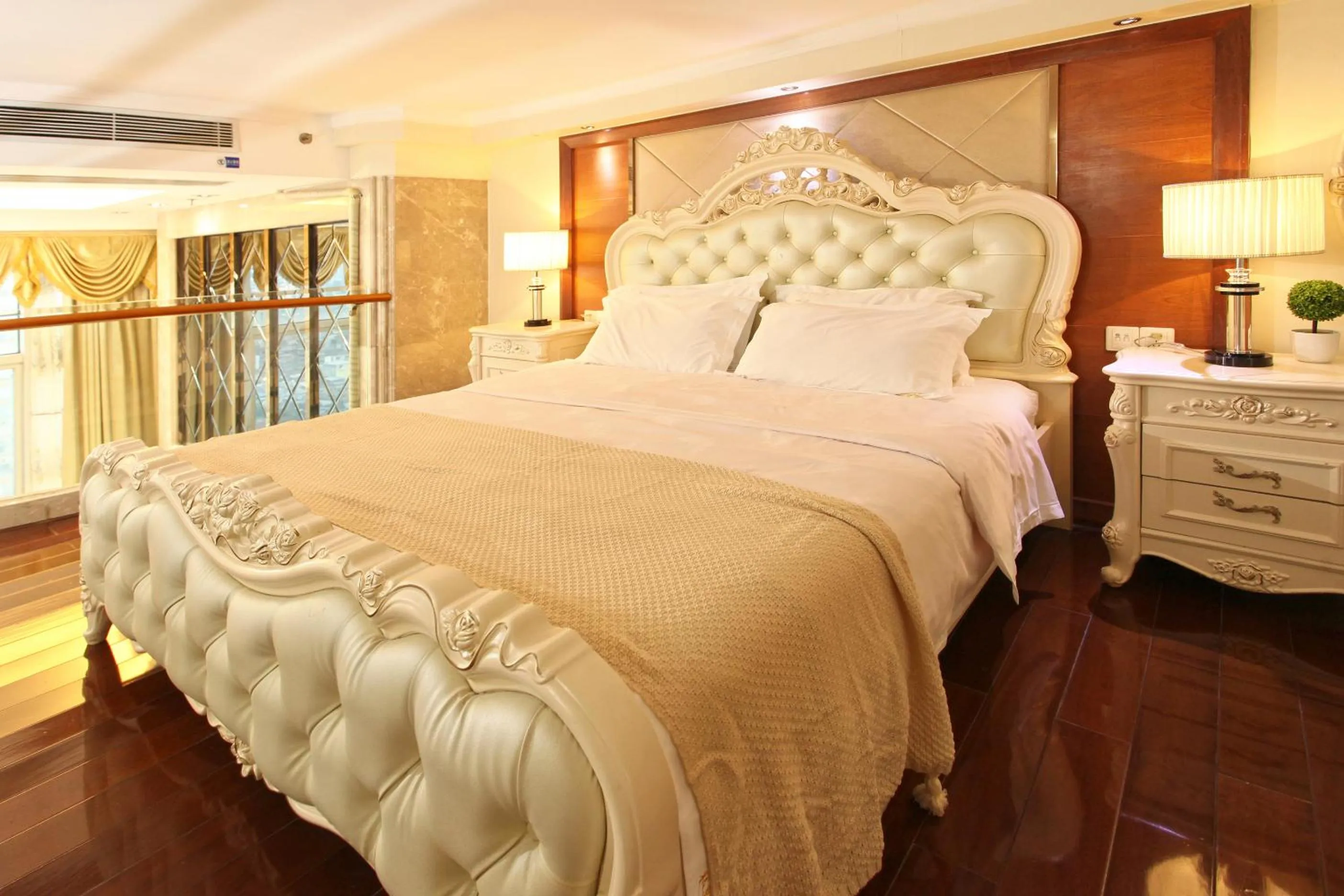 Bedroom, Bed in Barton International Residence Guangzhou - located in the city center adjacent to Beijing Road Pedestrian Street and Dafo Temple and close to the subway