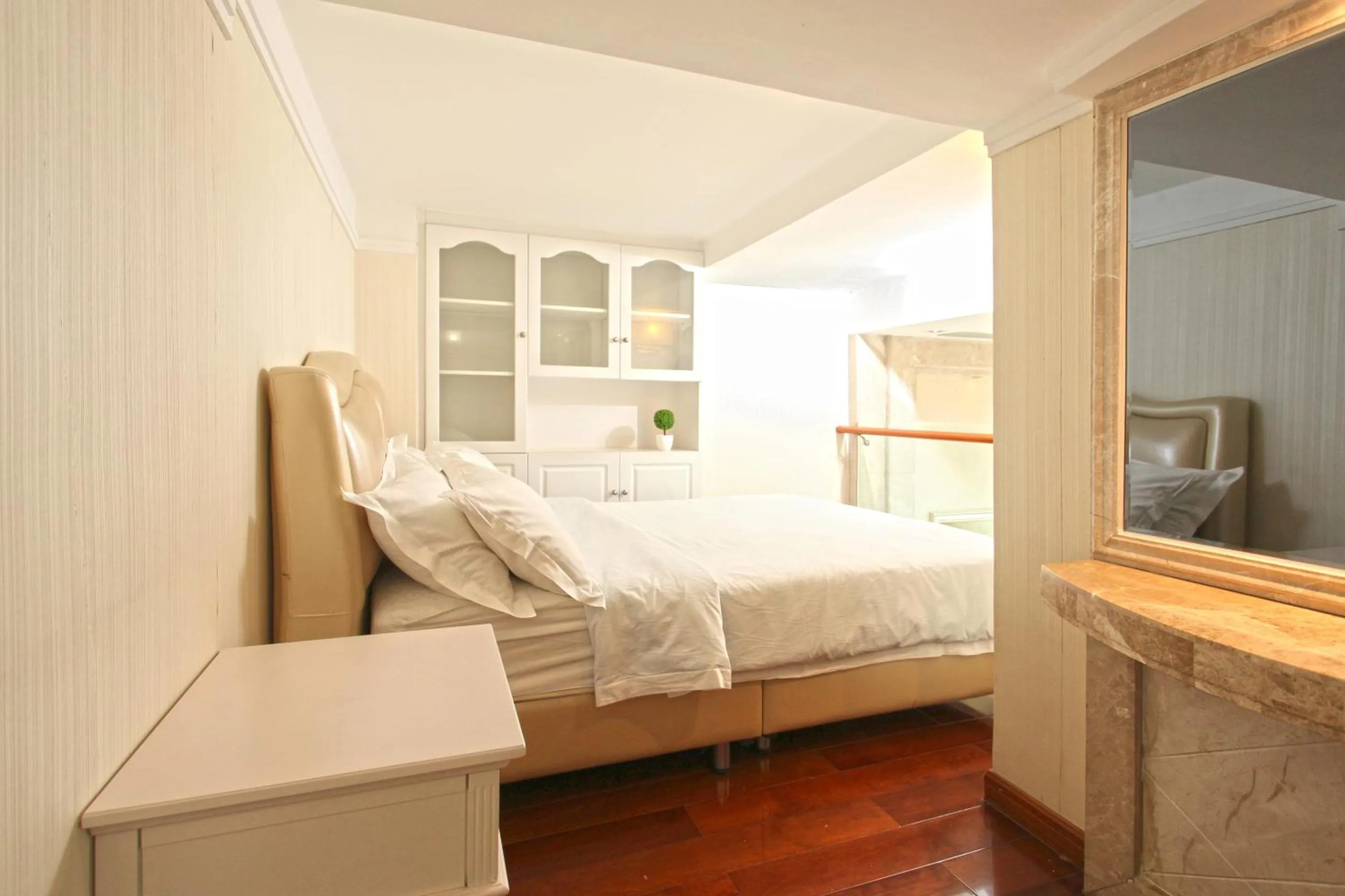 Bedroom, Bed in Barton International Residence Guangzhou - located in the city center adjacent to Beijing Road Pedestrian Street and Dafo Temple and close to the subway