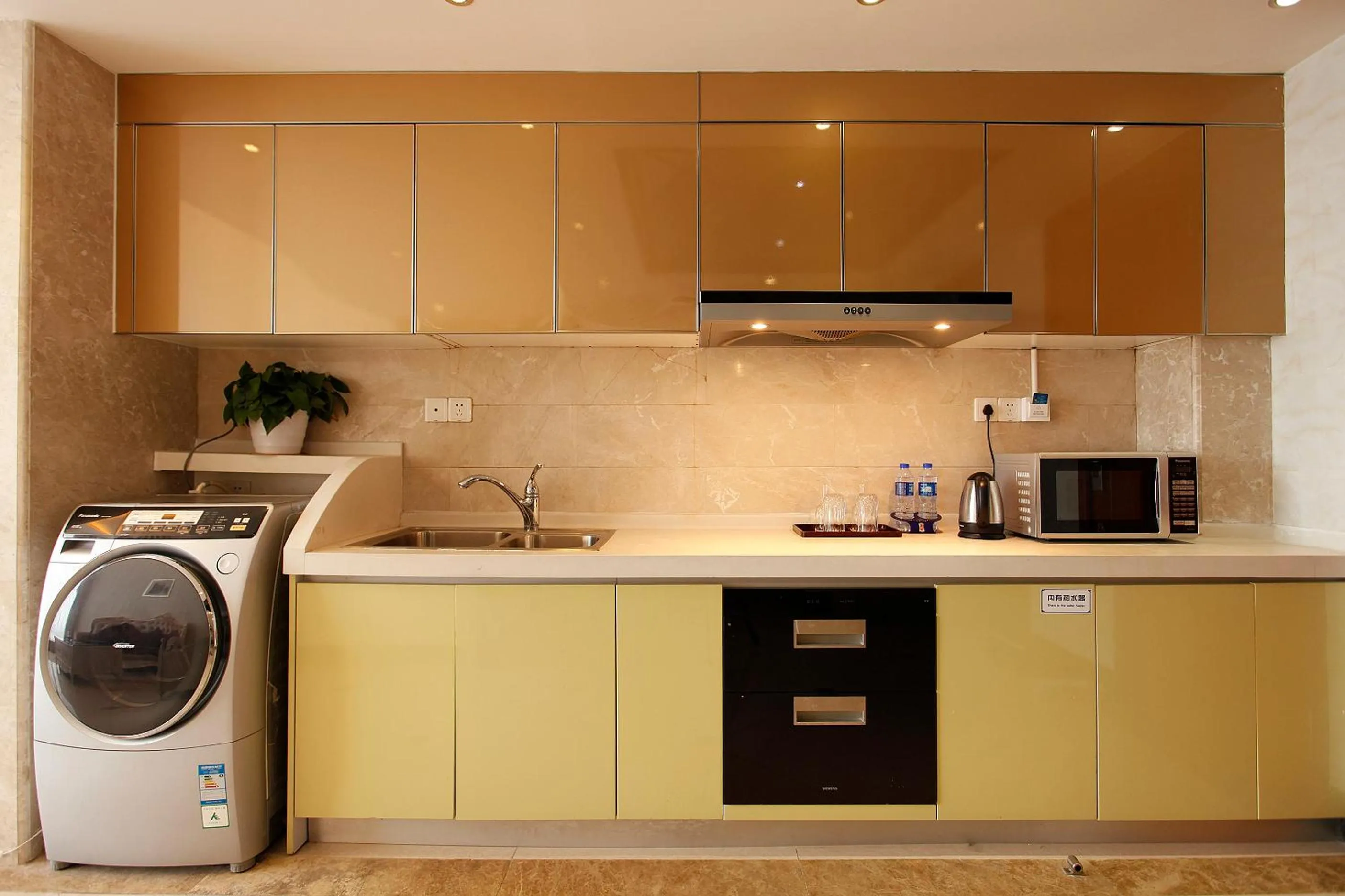 Kitchen or kitchenette in Barton International Residence Guangzhou - located in the city center adjacent to Beijing Road Pedestrian Street and Dafo Temple and close to the subway