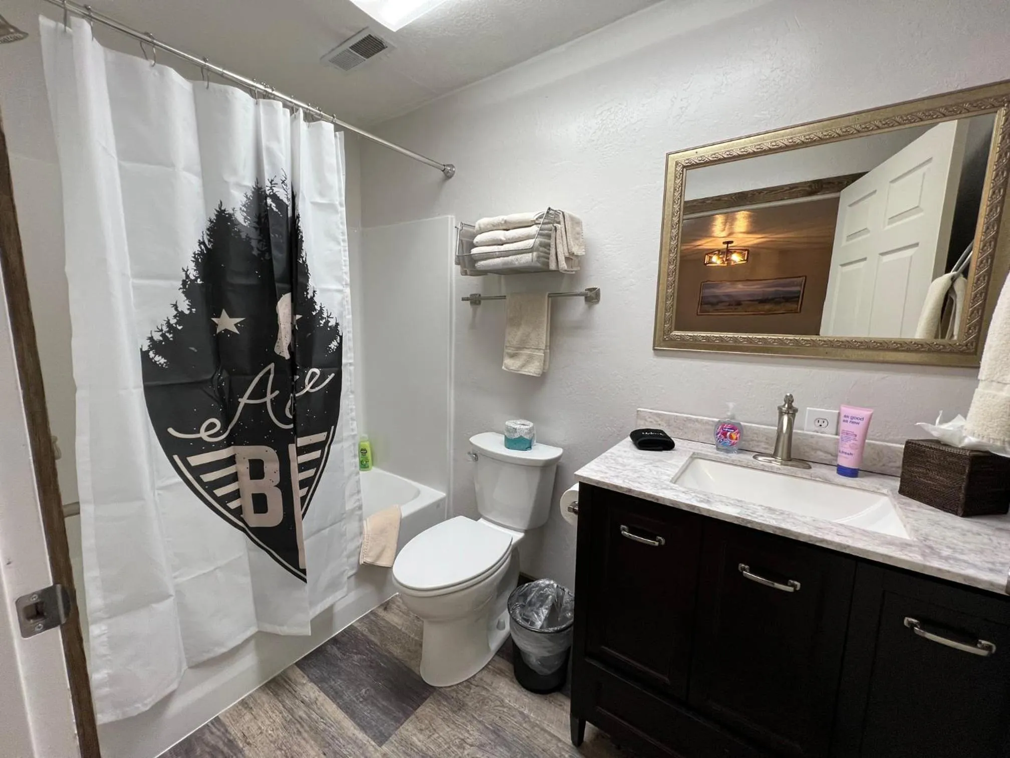 Shower in THE SNUGGLE INN