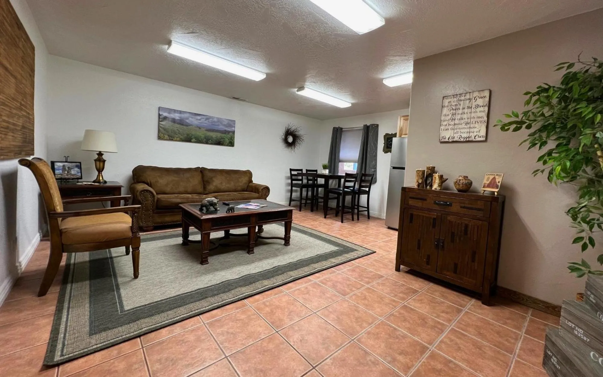 Living room in THE SNUGGLE INN