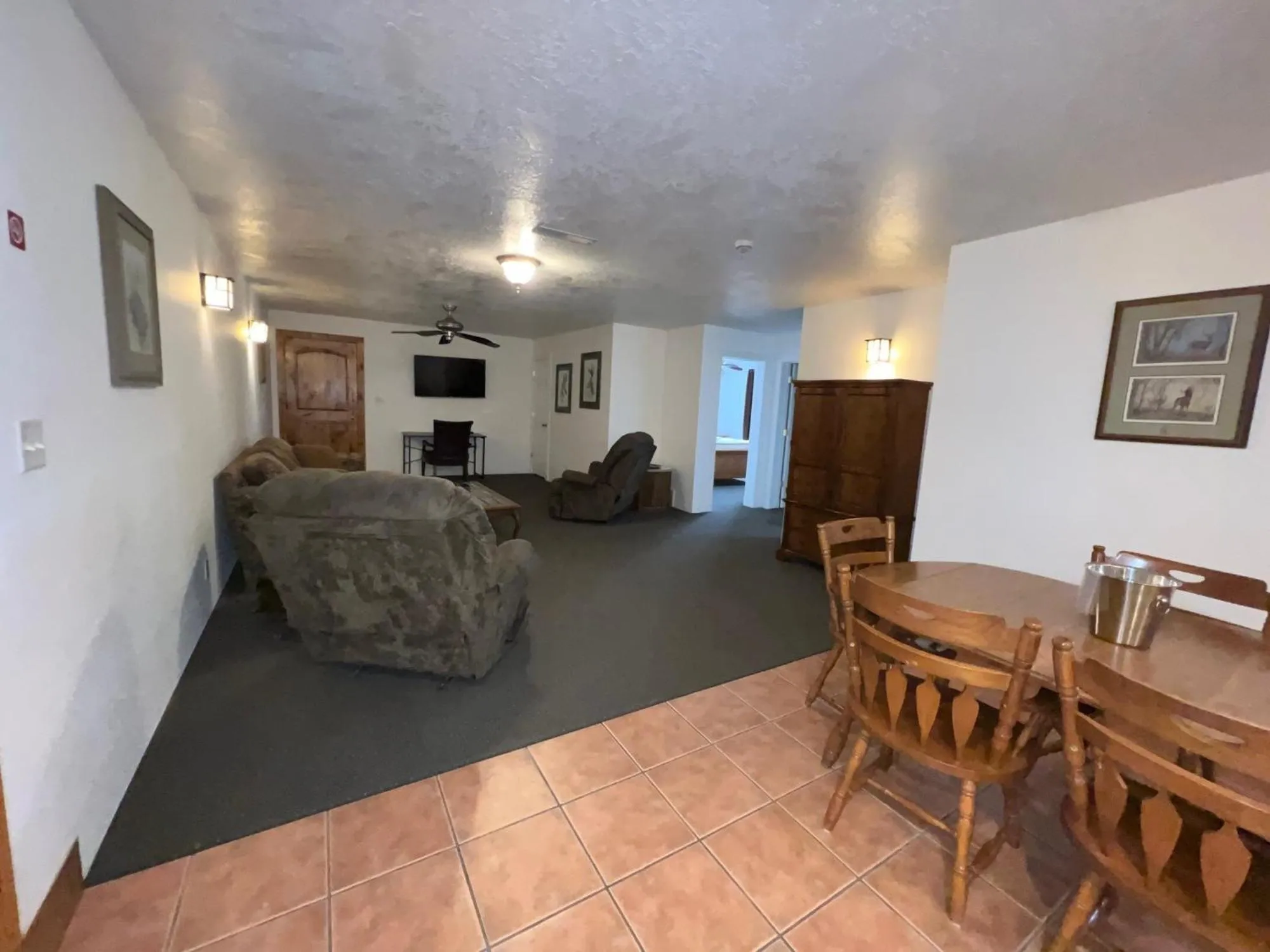 Living room in THE SNUGGLE INN