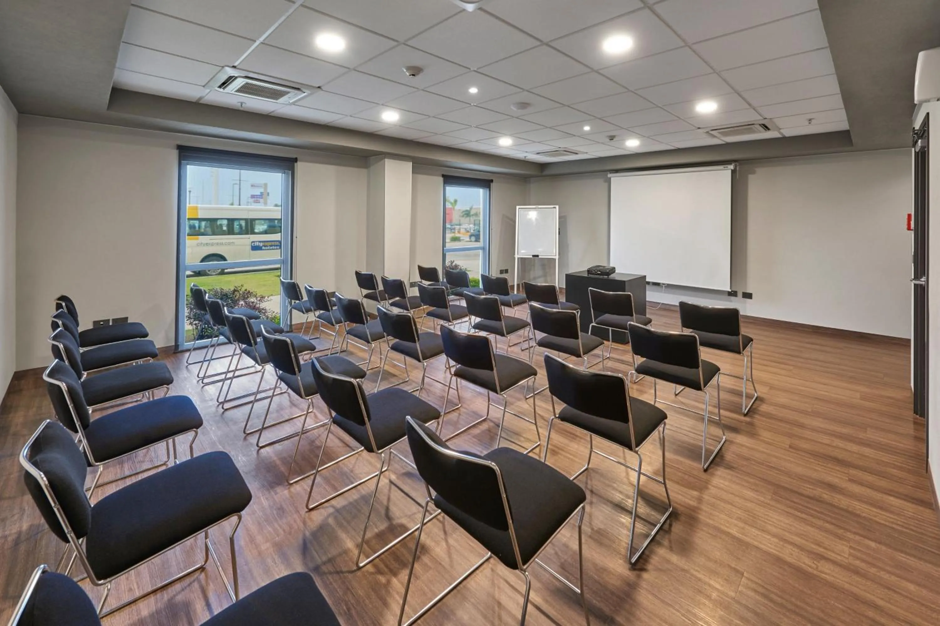 Meeting/conference room in City Express by Marriott Caborca