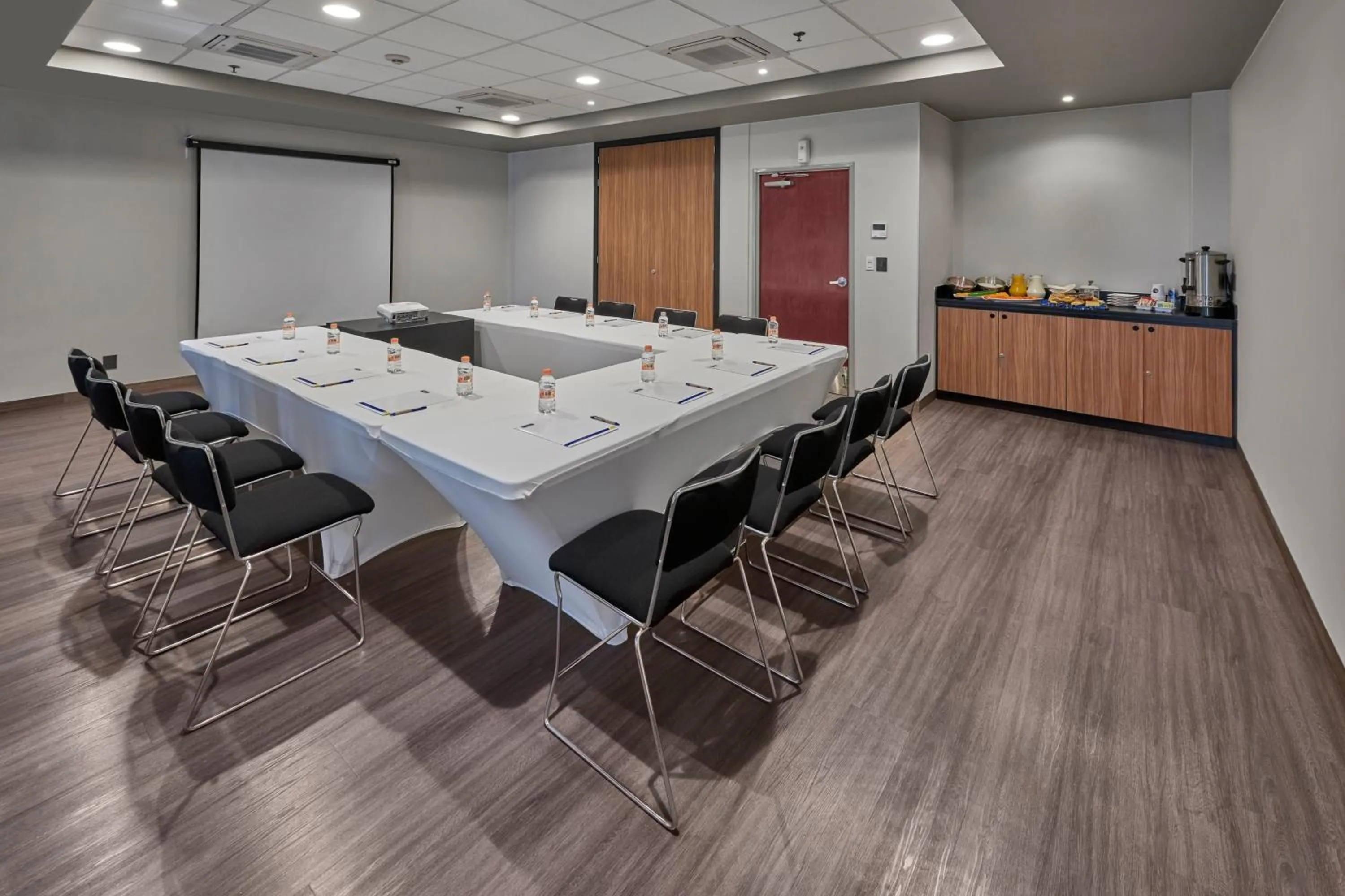 Meeting/conference room in City Express by Marriott Caborca