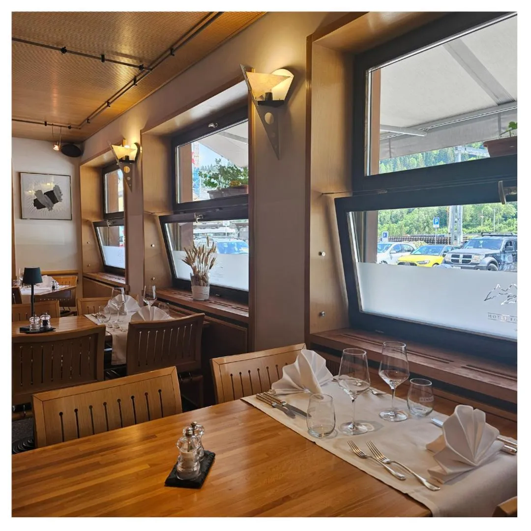 Restaurant/places to eat in Hotel & Restaurant Forni